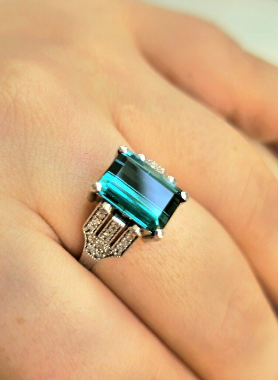 Stunning 18ct White Gold Green Tourmaline/Diamond Dress Ring Cocktail size Q+