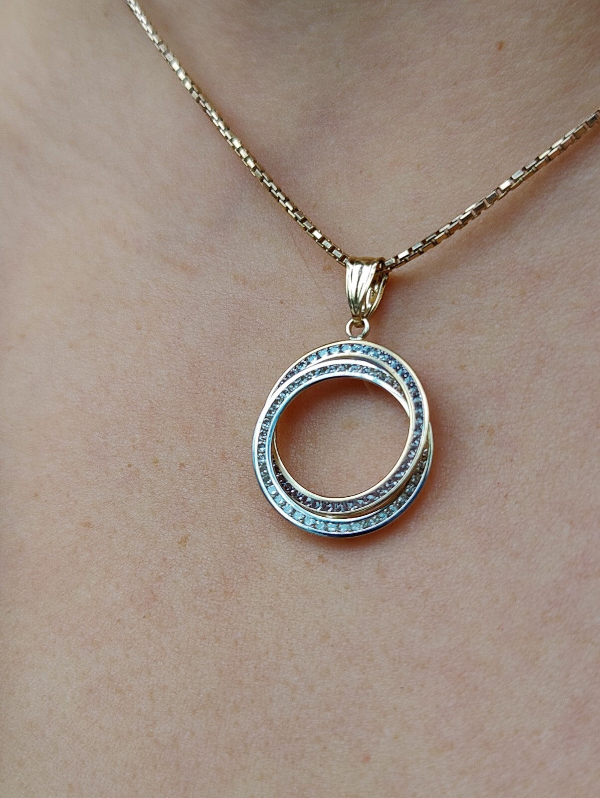 New Round Solid 9ct Yellow Gold Cubic Zirconia Pendant Double Twisted Circle CZ