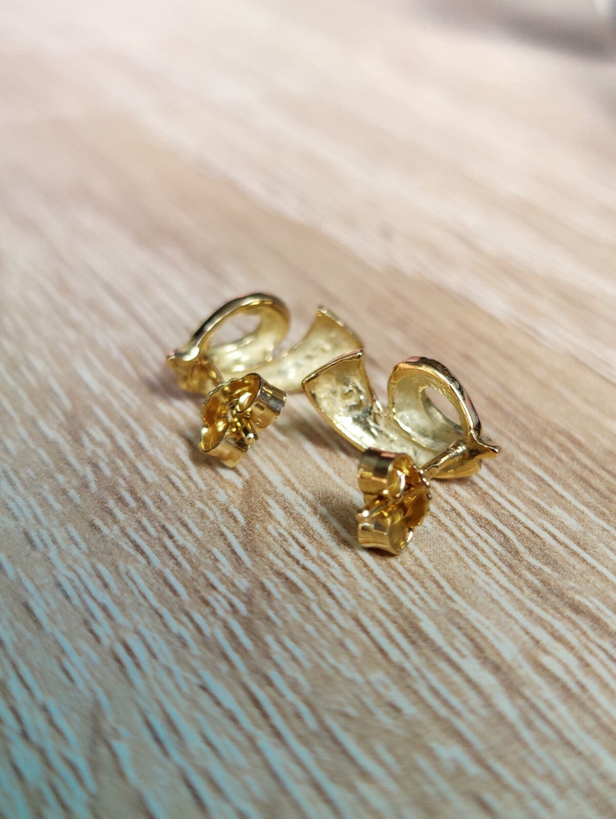 Solid 9ct Yellow Gold Knot Stud Earrings 1.4grams