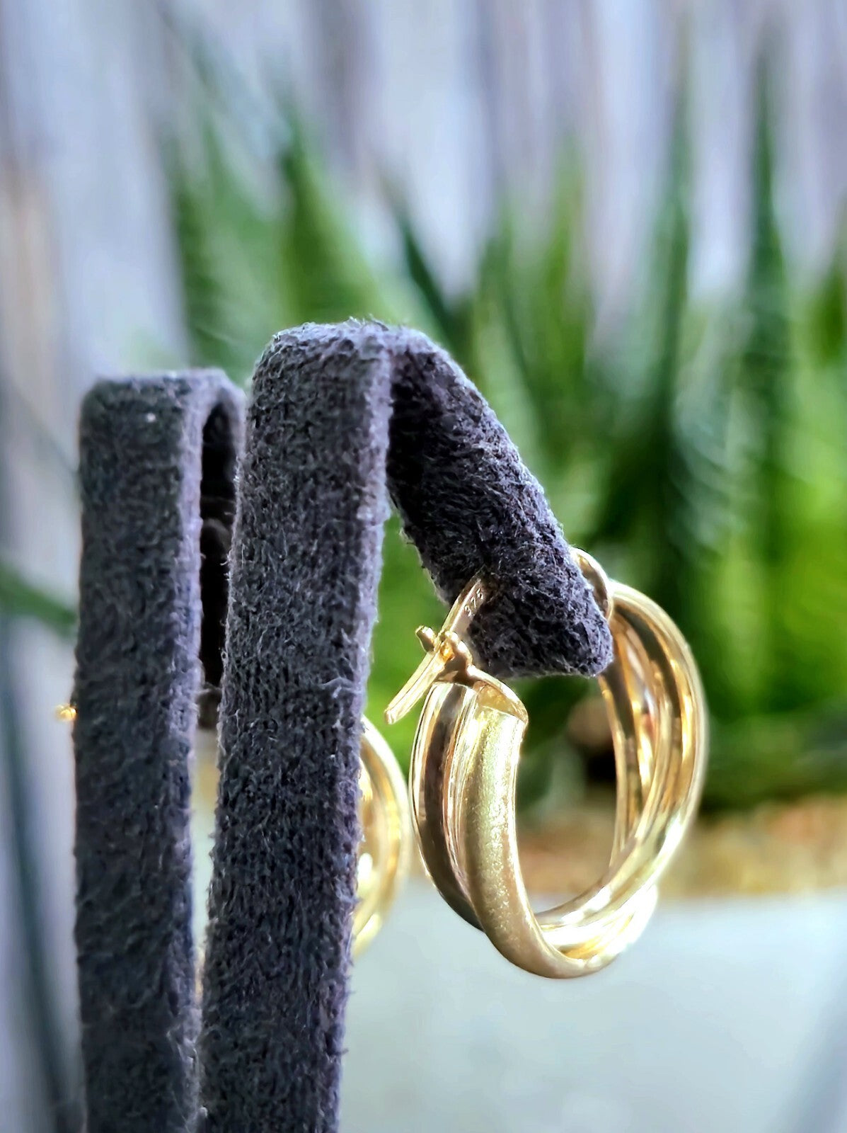 9ct Solid Yellow Gold Crossed Hoop Earrings 22mm Twist Hoops Matt/Shiny Hinge