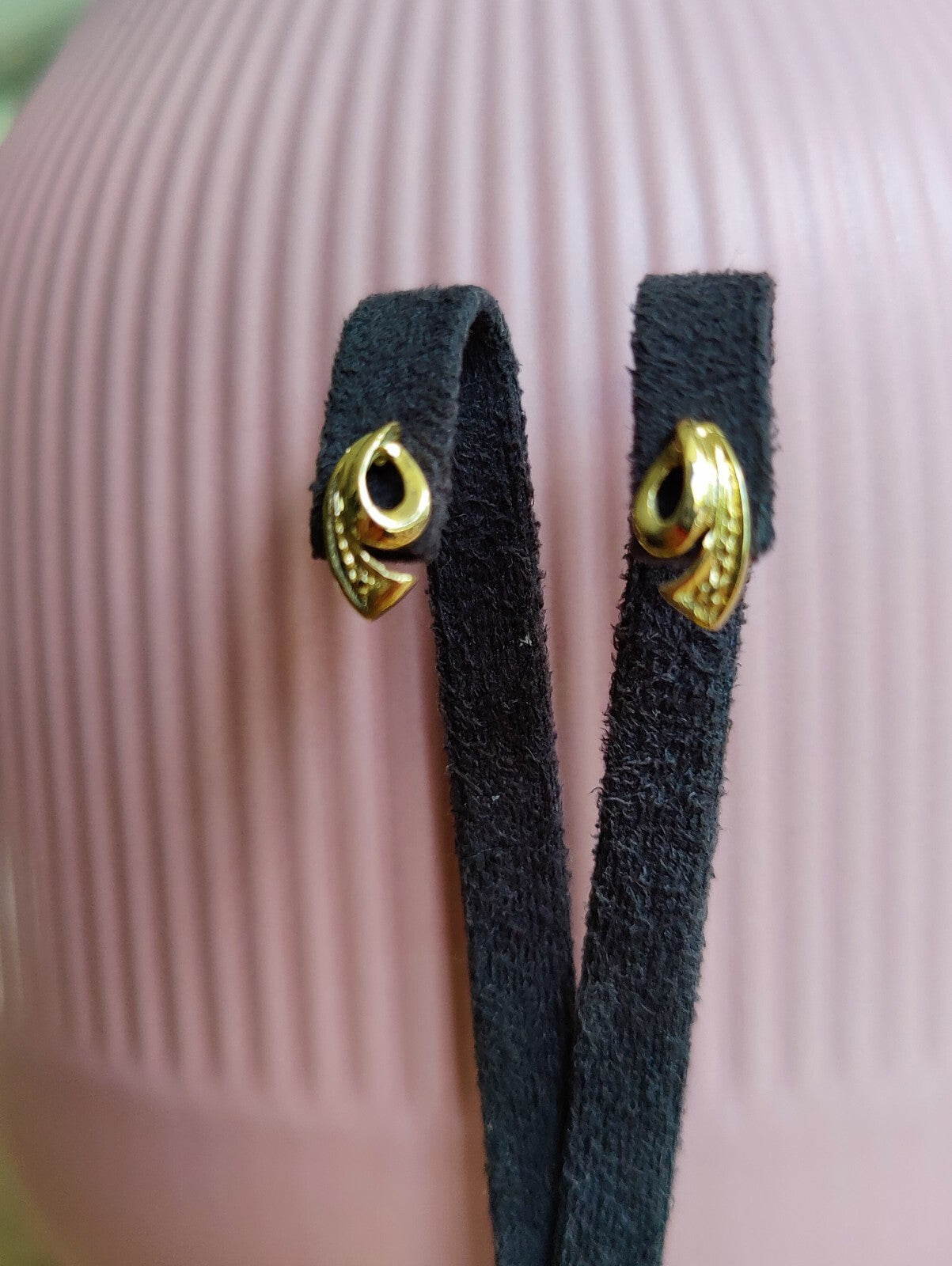 Solid 9ct Yellow Gold Knot Stud Earrings 1.4grams