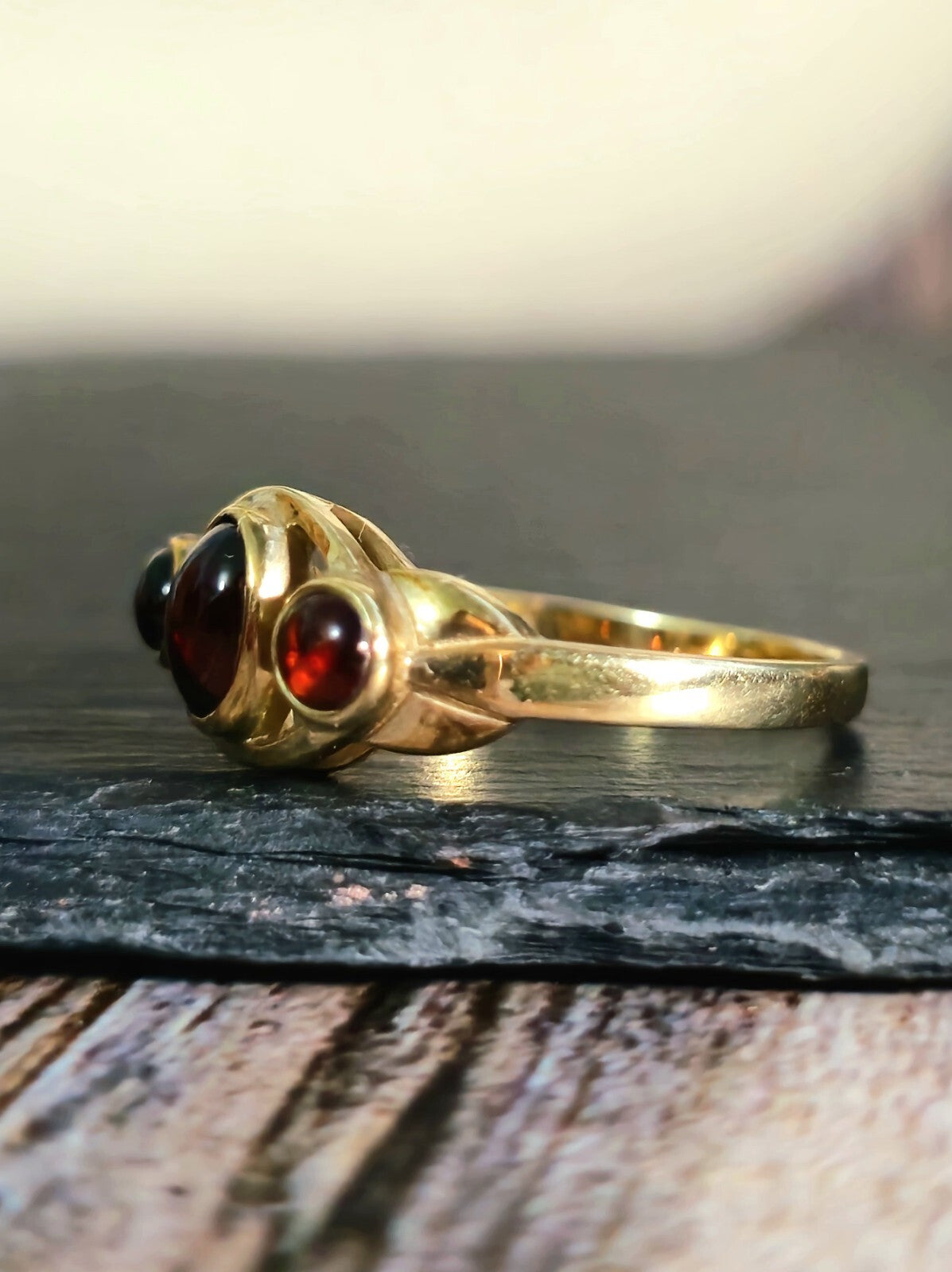 Cute Solid 9ct Yellow Gold Trilogy Garnet Ring Oval Cabochon Three Stone size N+