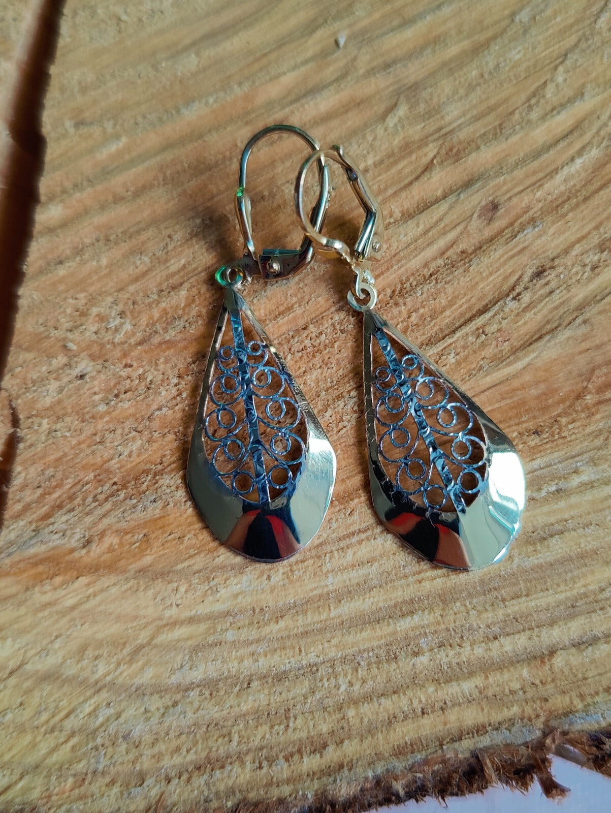 New Solid Drop Dangly Earrings 9ct Yellow Gold Leverback Hallmarked Leaf Pattern