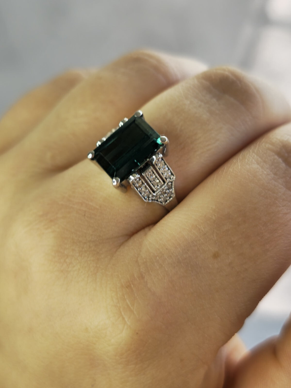 Stunning 18ct White Gold Green Tourmaline/Diamond Dress Ring Cocktail size Q+