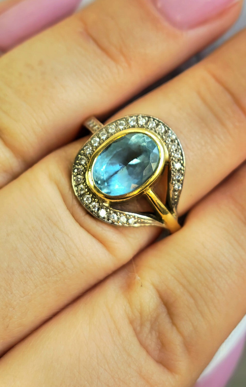 Stunning 18ct Yellow Gold Aquamarine/Diamond Dress Ring Cocktail size M+ Oval