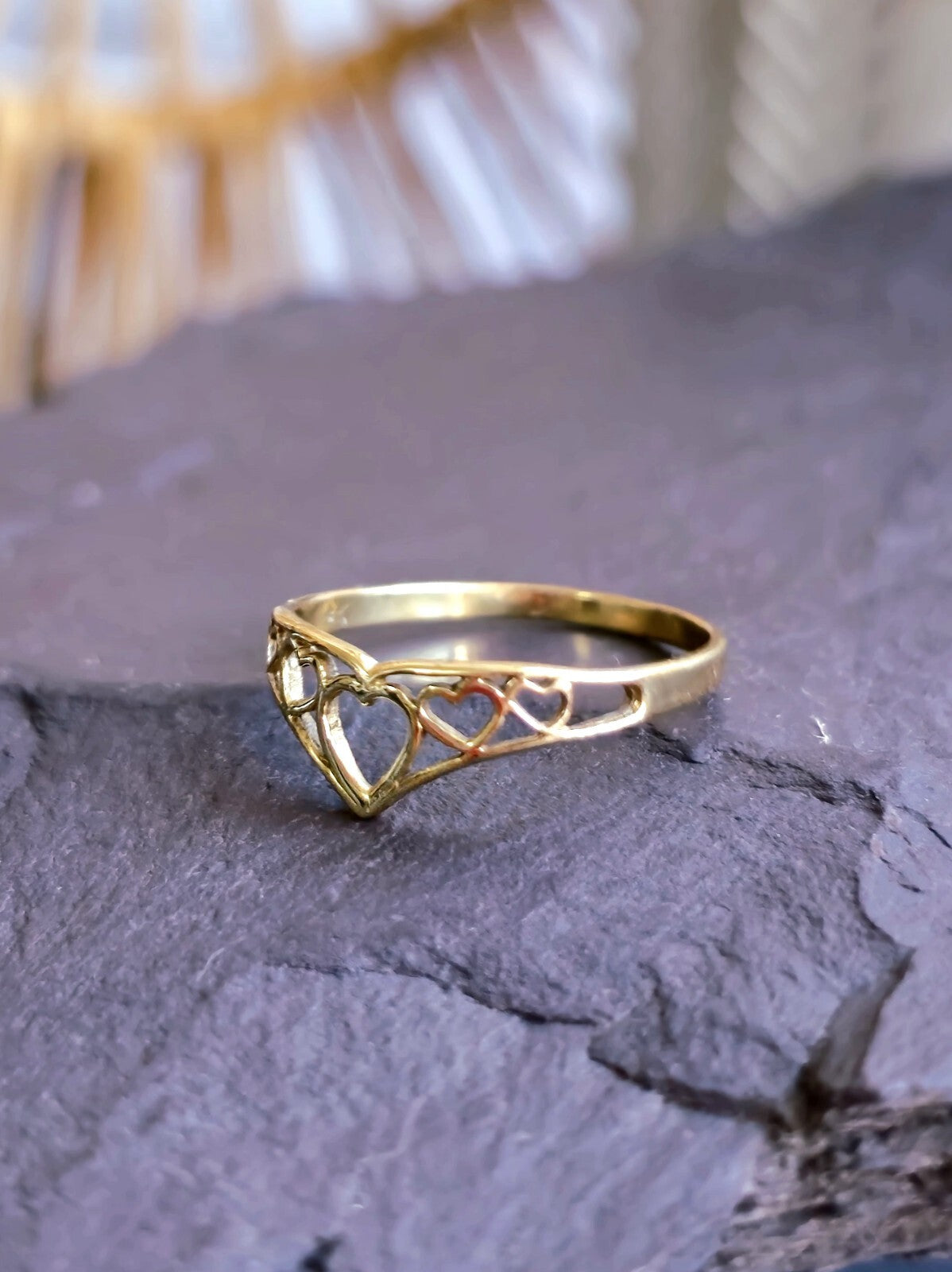 Cute 9ct Yellow Gold Ring With Hearts V Shape Size N Hallmarked