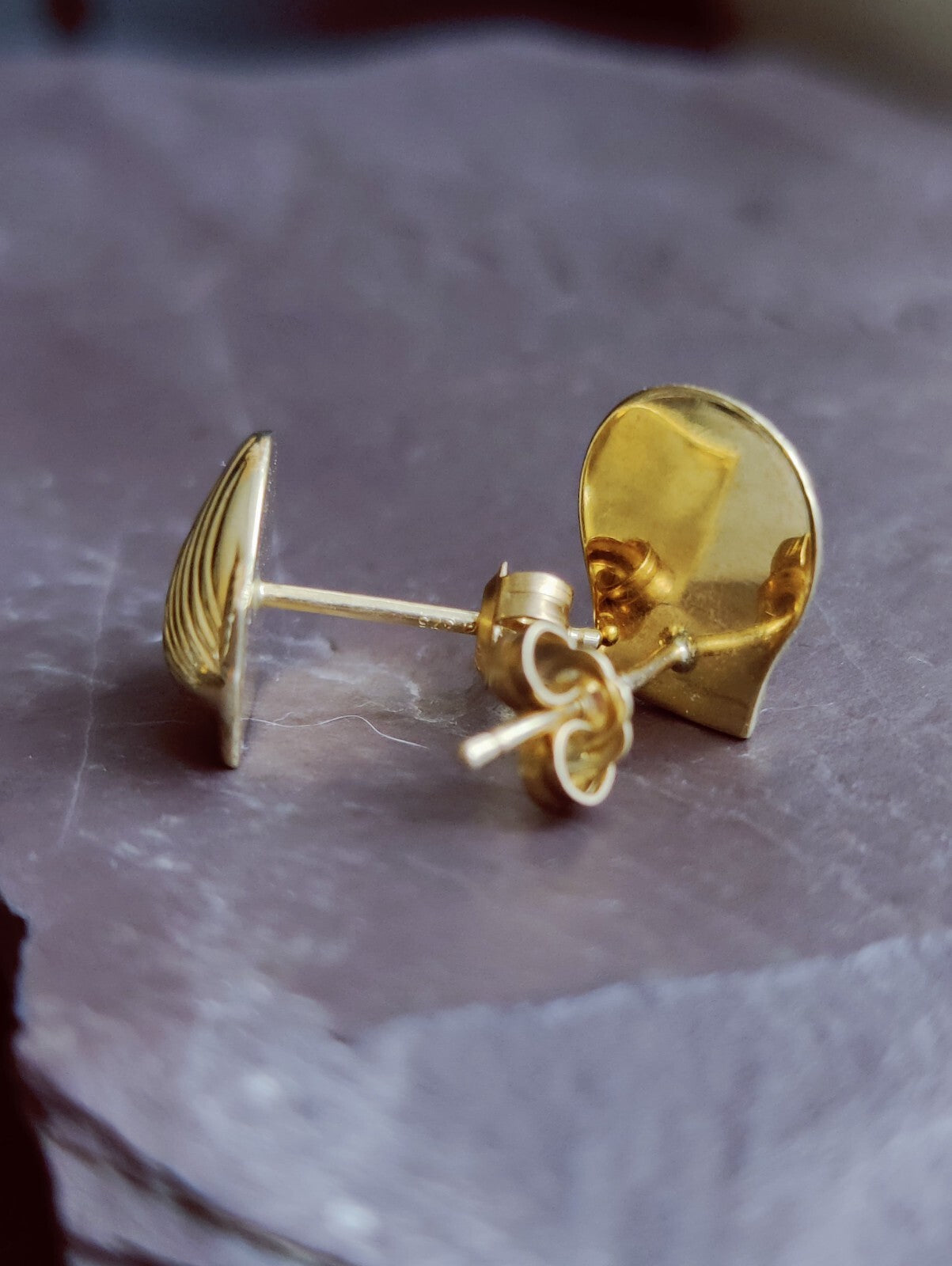NEW 9ct Solid Yellow Shell Stud Earrings Holiday Summer Jewellery 1.7grams