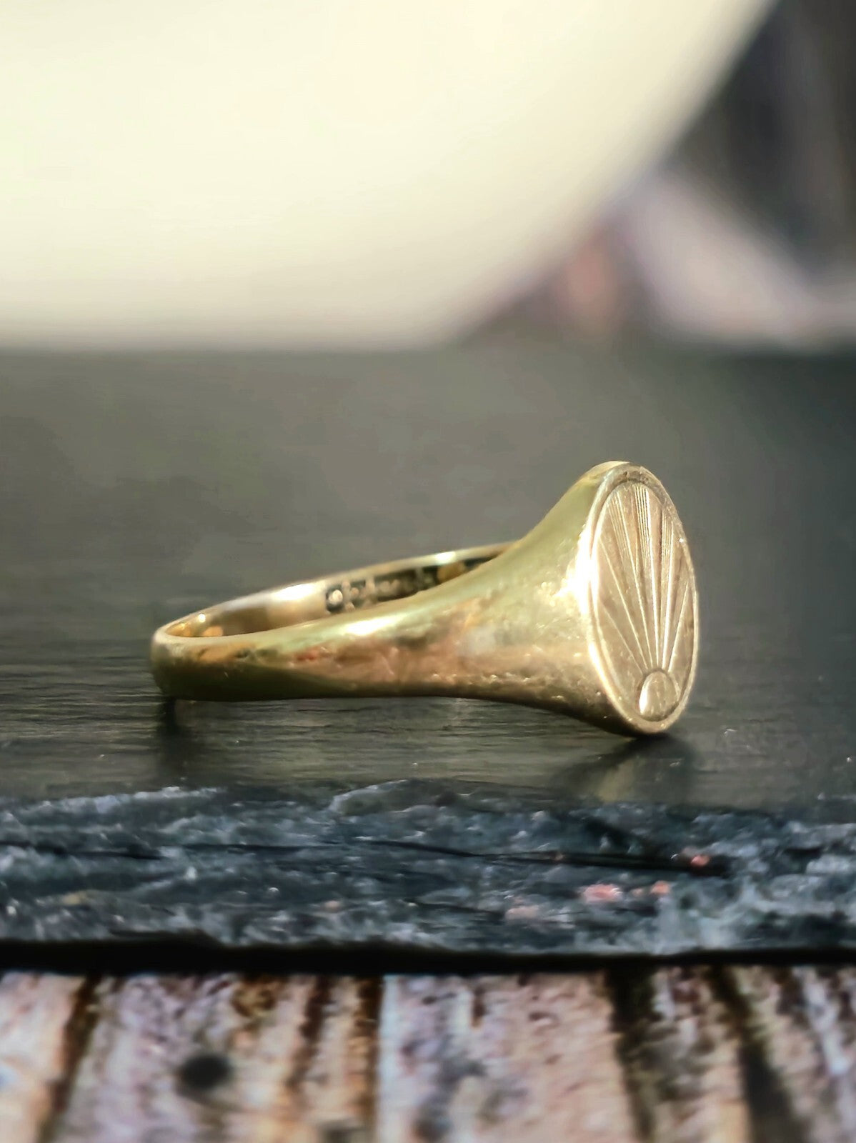 Vintage 9ct Yellow Gold Signet Ring size: M+ Square 2.20grams