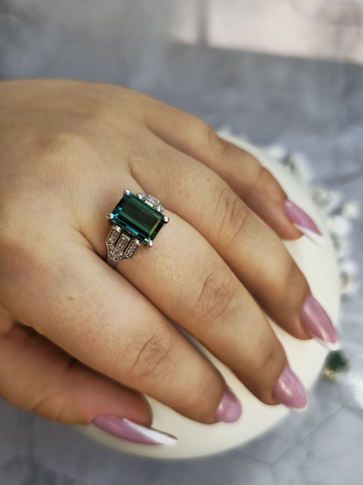 Stunning 18ct White Gold Green Tourmaline/Diamond Dress Ring Cocktail size Q+