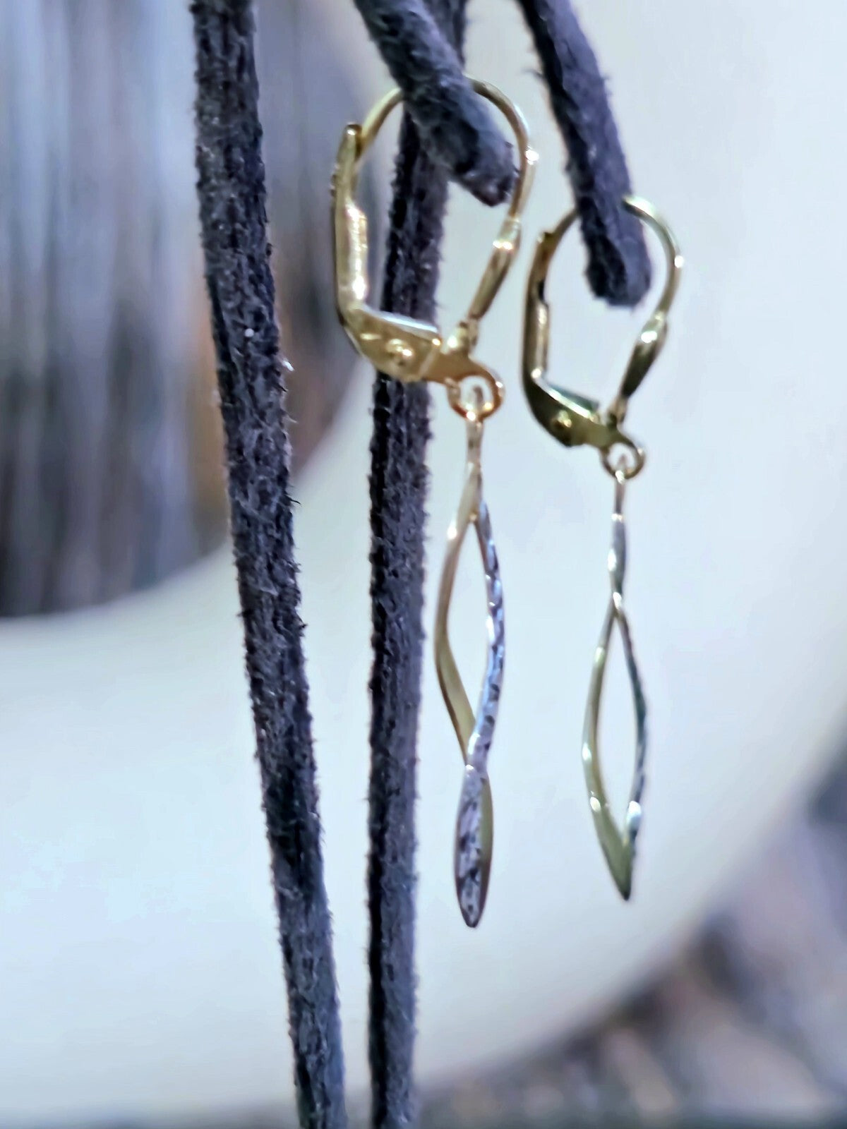 New 9ct Yellow/White Gold Drop Dangle Earrings Diamond Cut 8-Shape Leverback