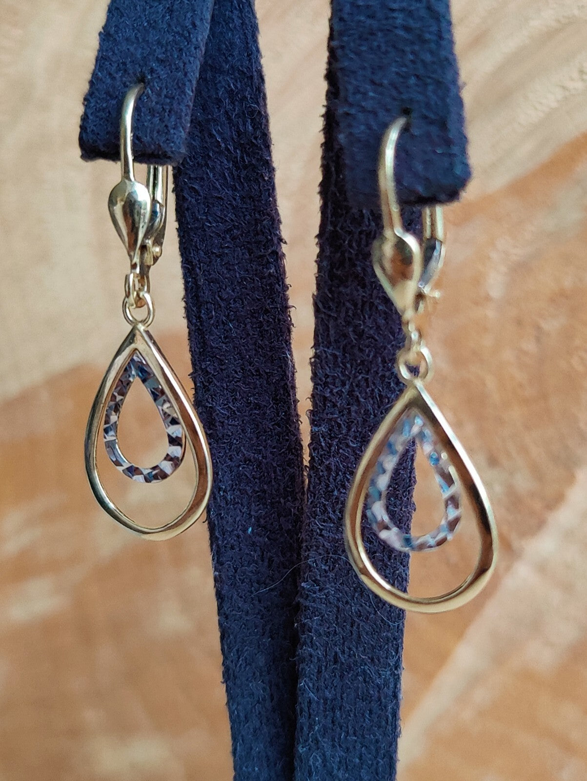 9ct Yellow Gold Solid Drop Dangly Earrings Leverback Hallmarked Diamond Cut