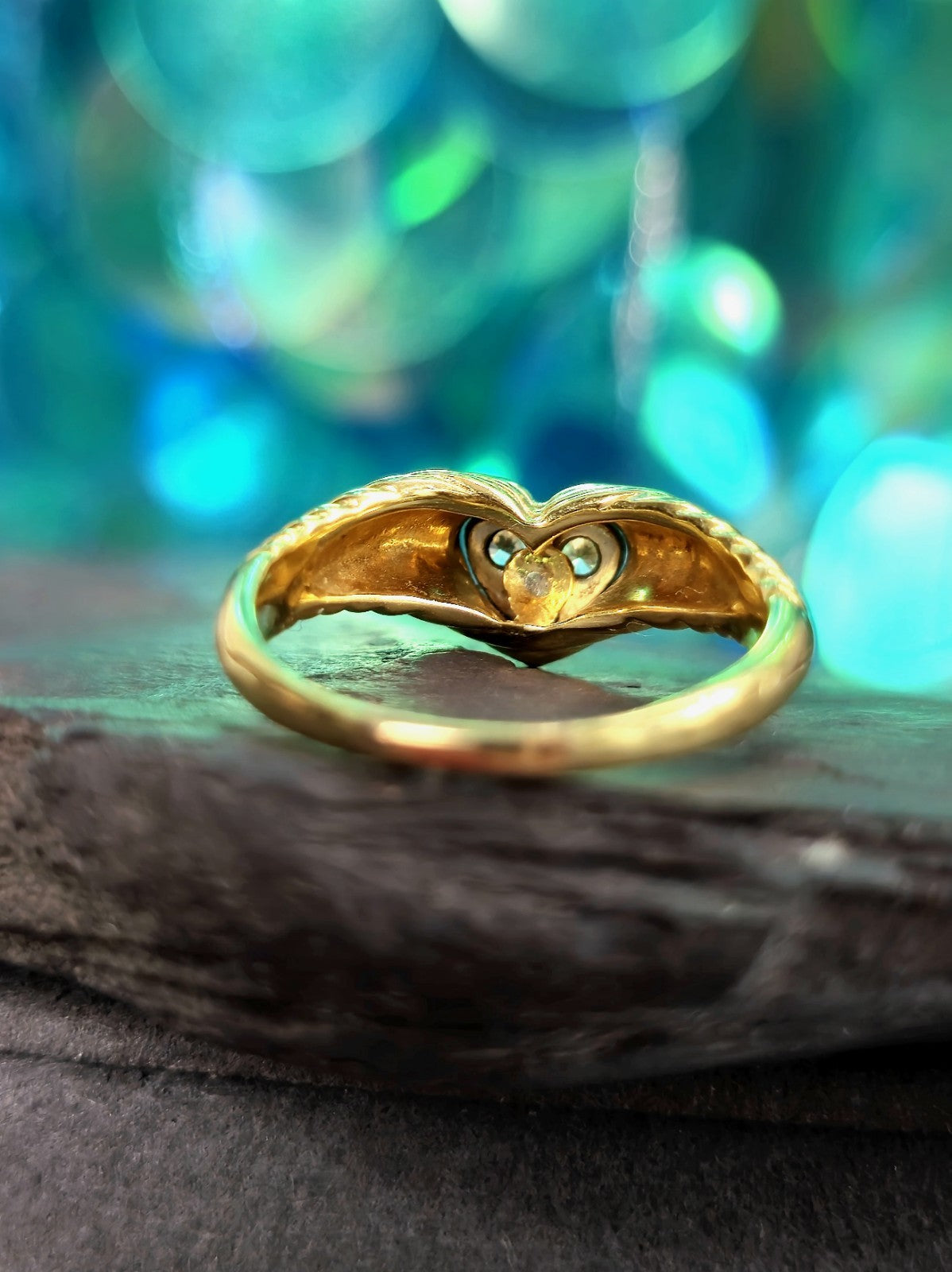 Stunning 18ct Yellow Gold Heart shape with 0.10ct of Diamonds Ring size N+