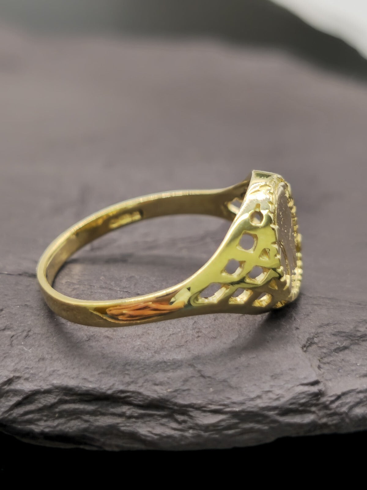 New 9ct Yellow Gold Signet Small Coin-Looking Like Ring size M Pinky Finger