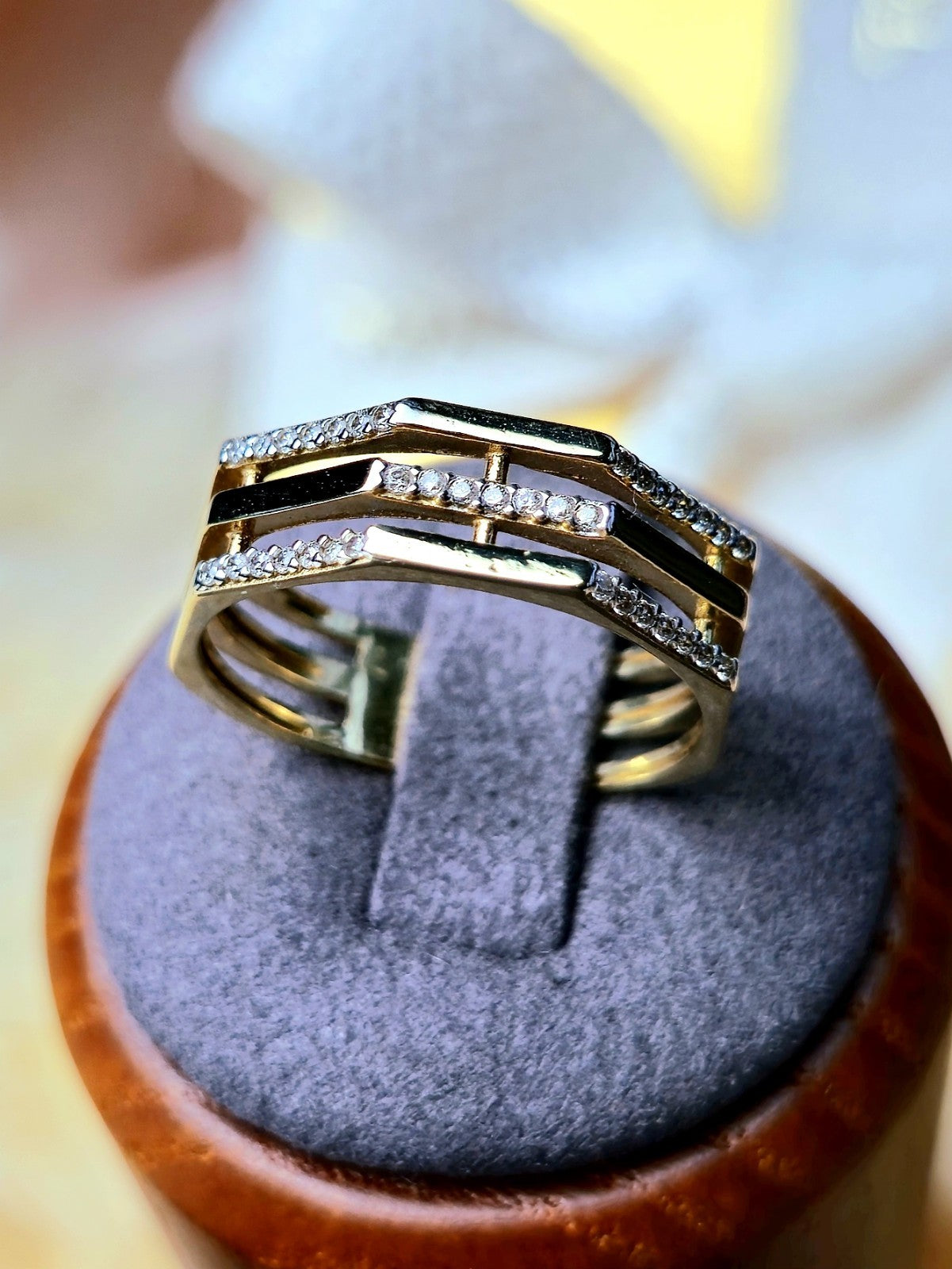 New 9ct Yellow Gold Triple Row Hexagon Shape C/Z Ring size: P see-through Band