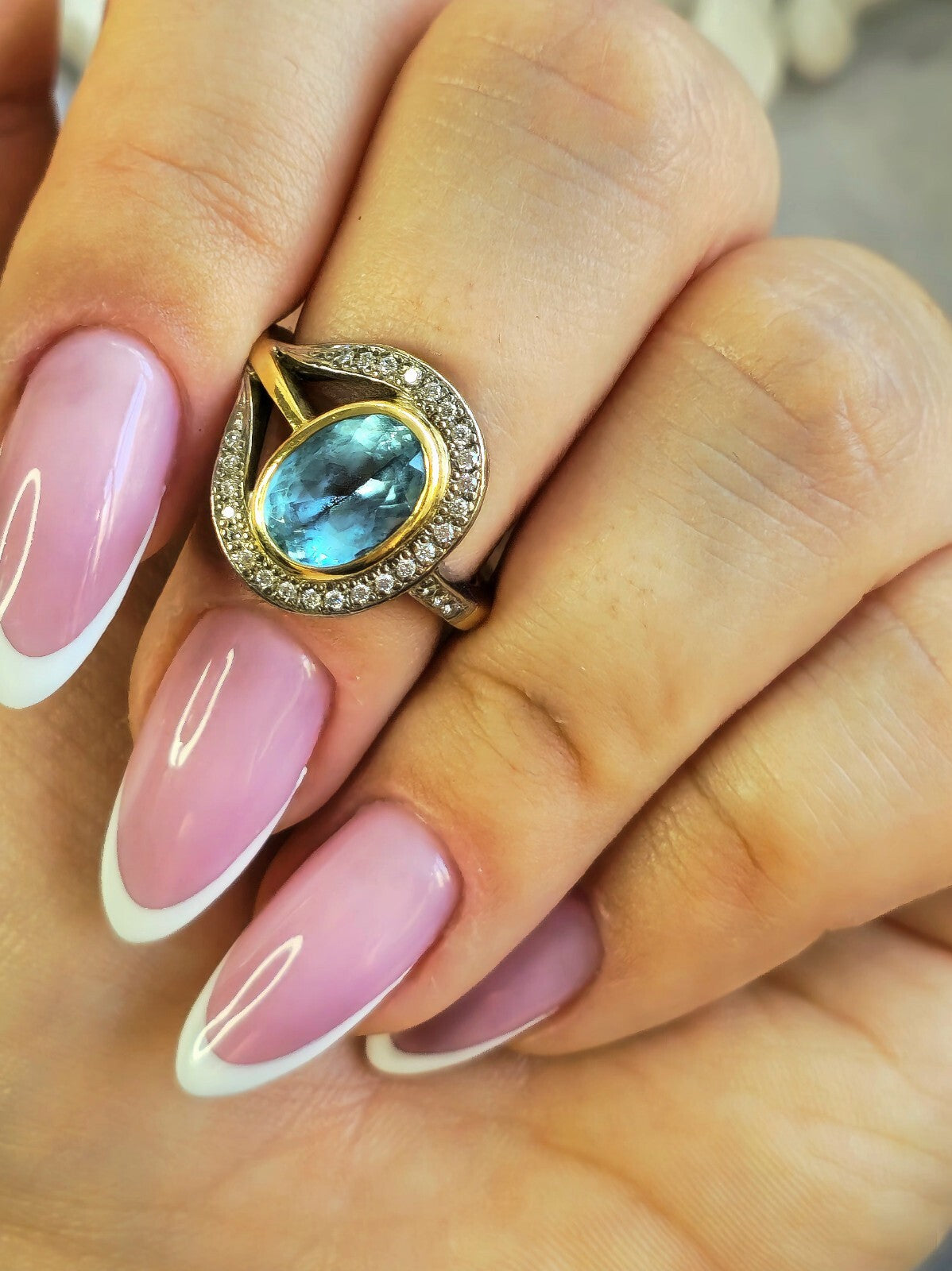 Stunning 18ct Yellow Gold Aquamarine/Diamond Dress Ring Cocktail size M+ Oval