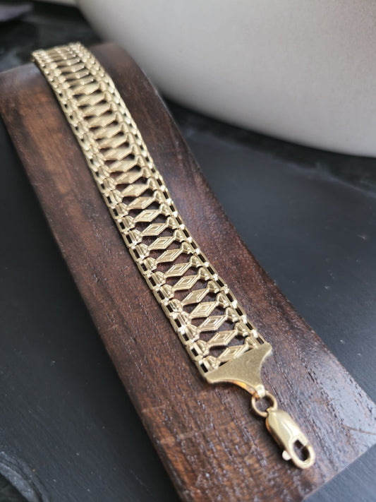 Lovely 9ct solid yellow gold bracelet wide cuff 18mm decorativ vintage 19cm long