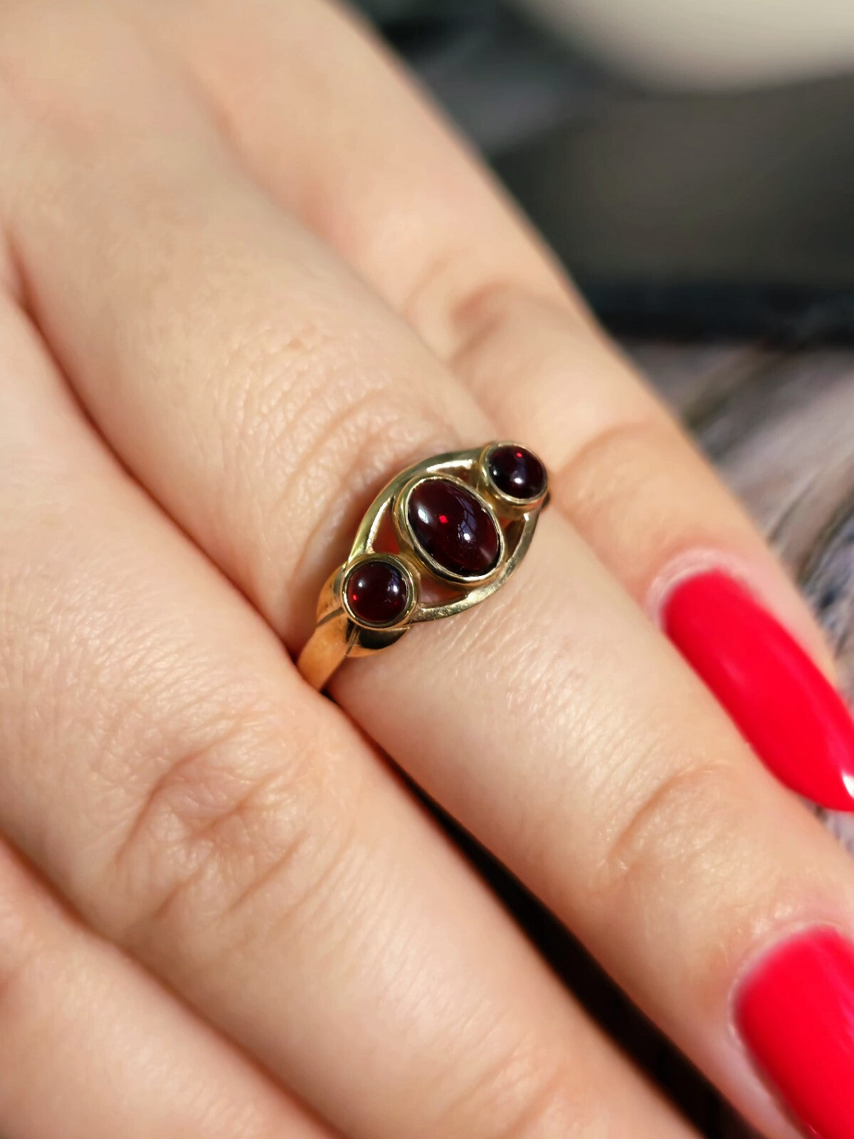Cute Solid 9ct Yellow Gold Trilogy Garnet Ring Oval Cabochon Three Stone size N+