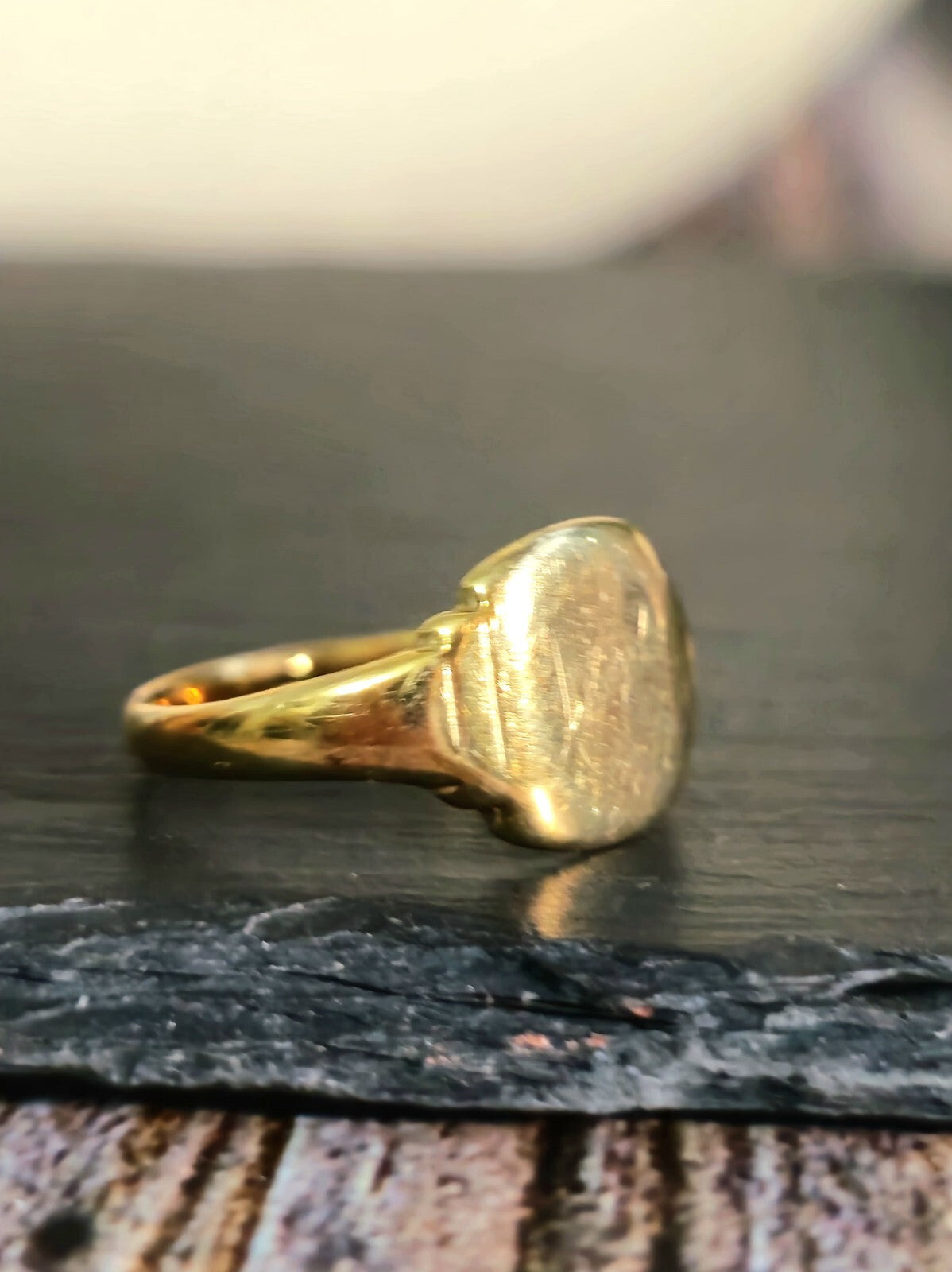 Vintage 9ct Yellow Gold Signet Ring size: M+ Square 2.20grams