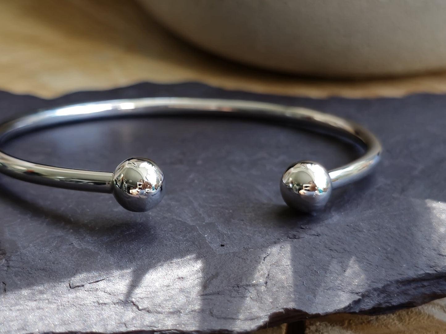 New Solid 9k White Gold TORQUE BANGLE TORQ BALL Open Split BRACELET Hallmarked