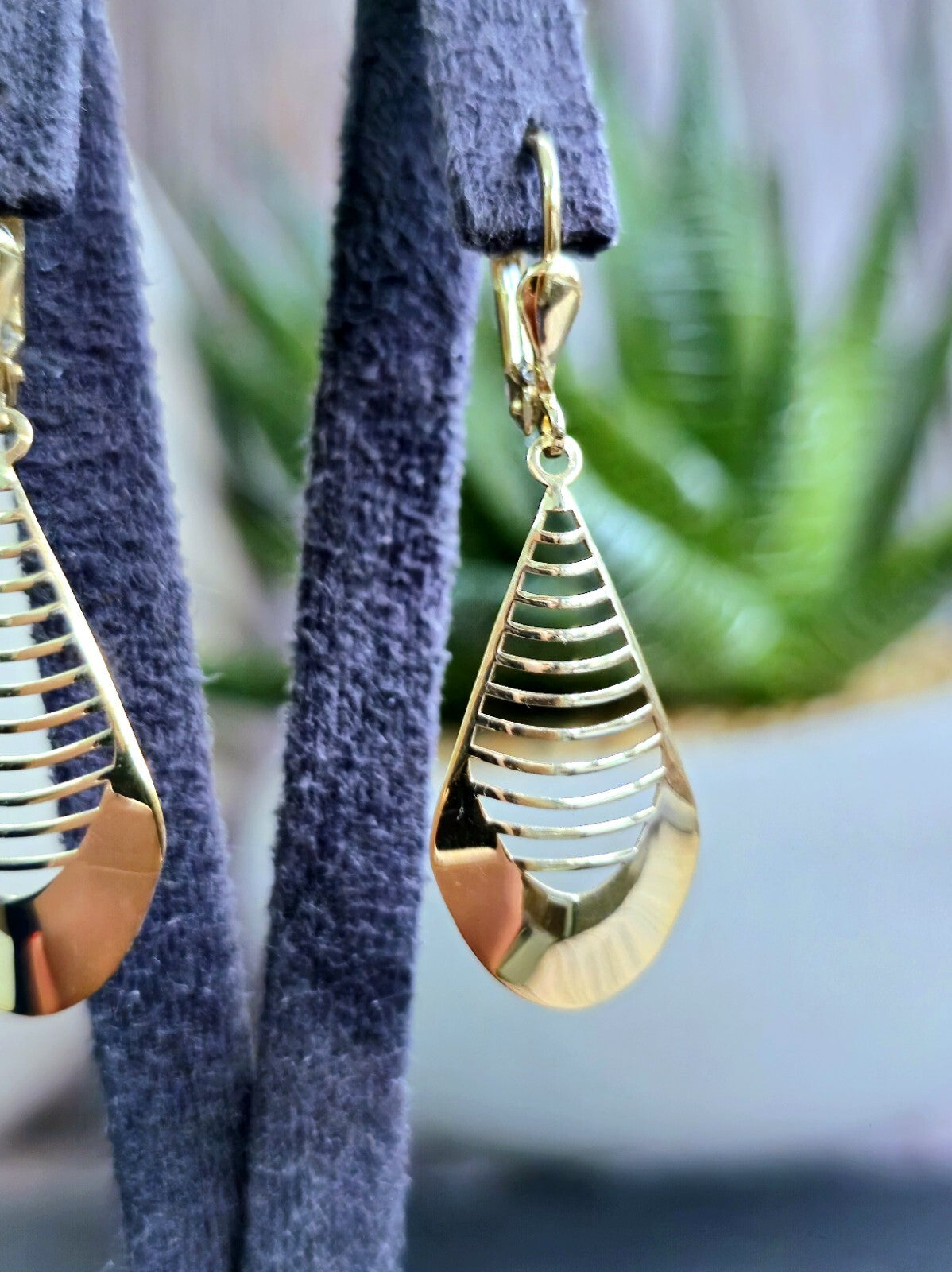 New 9ct Yellow GoldSolid Drop Dangly Earrings Lever back Hallmarked Leaf Pattern