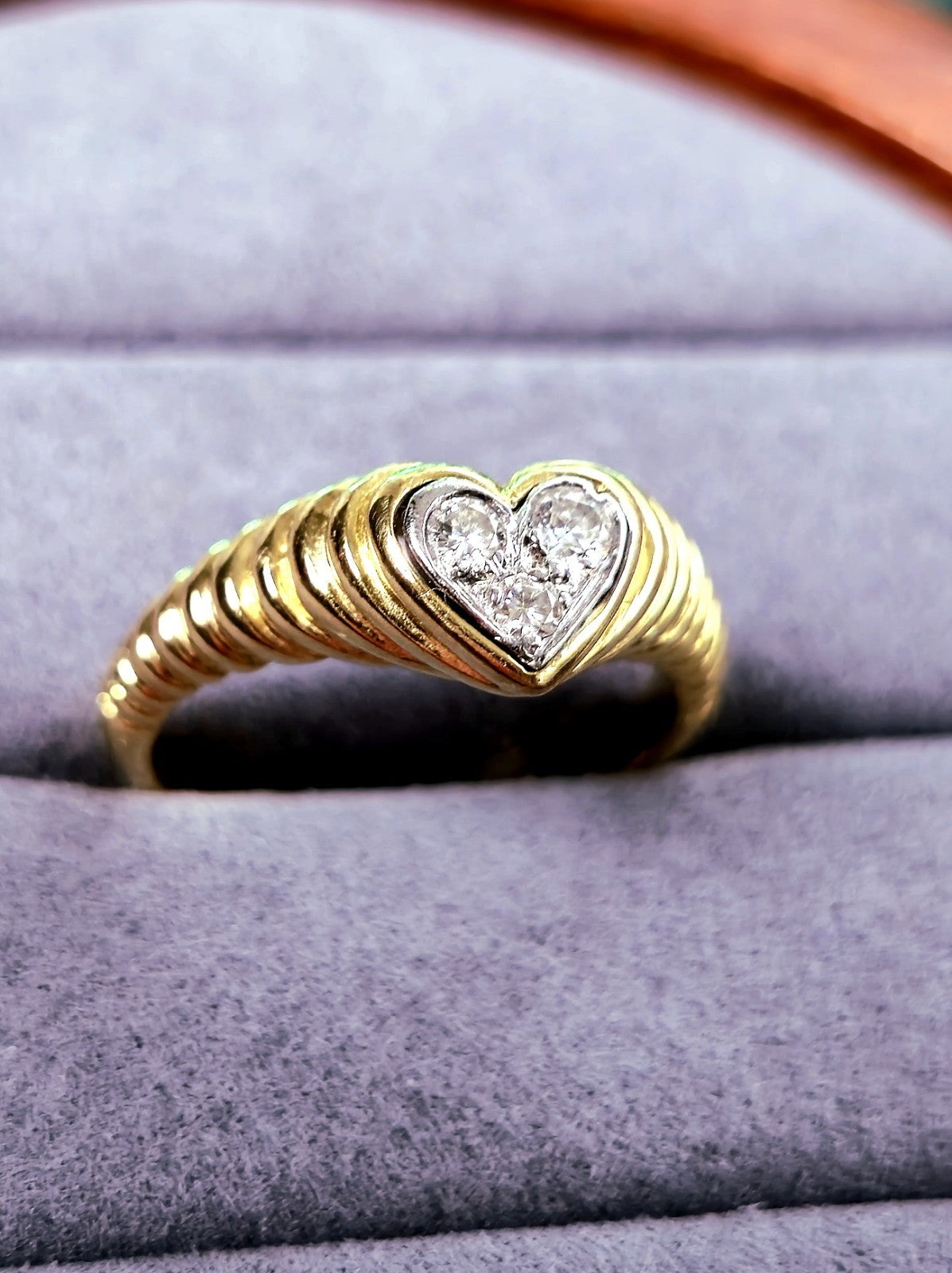 Stunning 18ct Yellow Gold Heart shape with 0.10ct of Diamonds Ring size N+