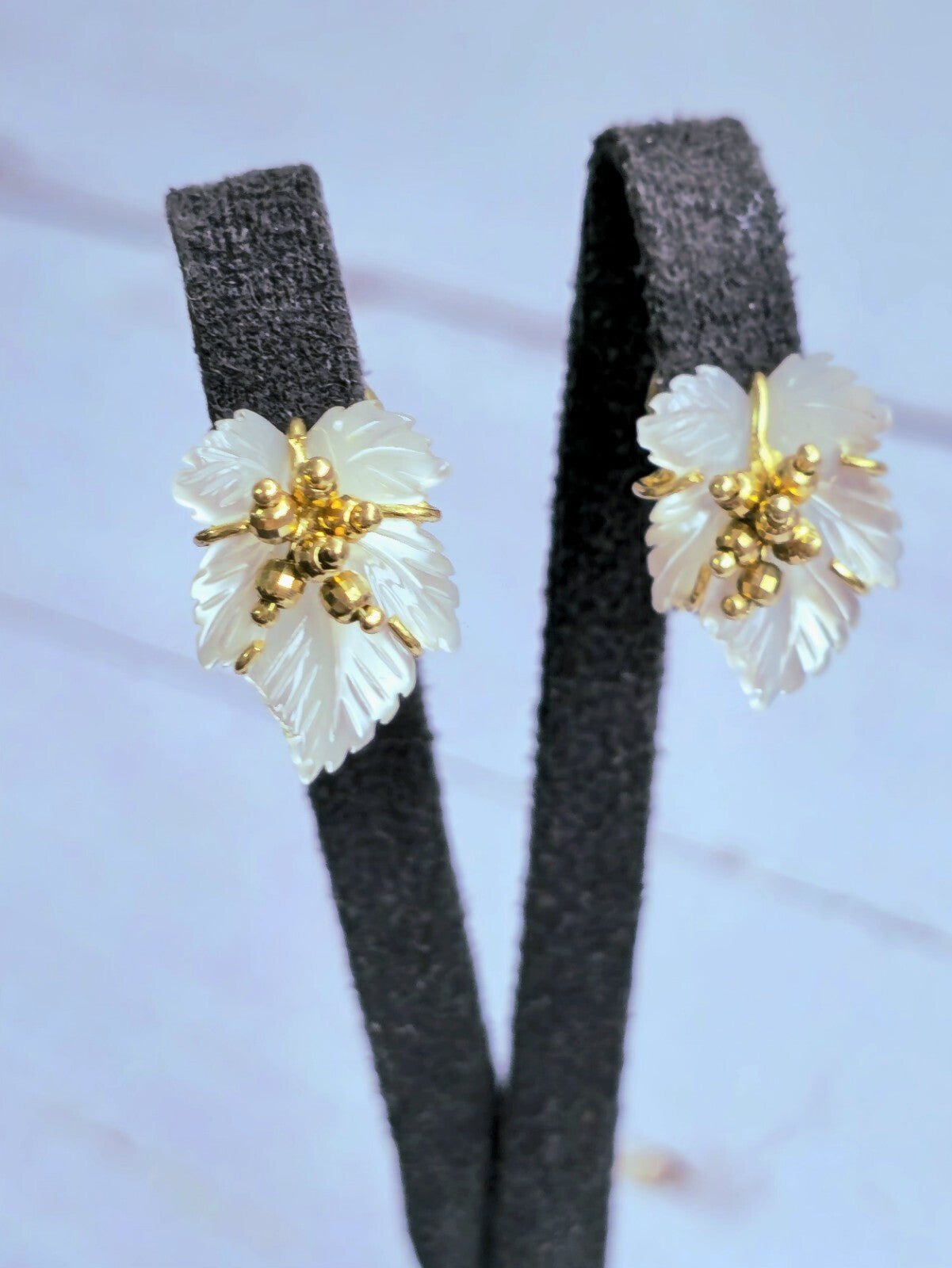 Elegant 18K Yellow Gold Mother Of Pearl Leaf Earrings Studs Omega Clasp Fancy