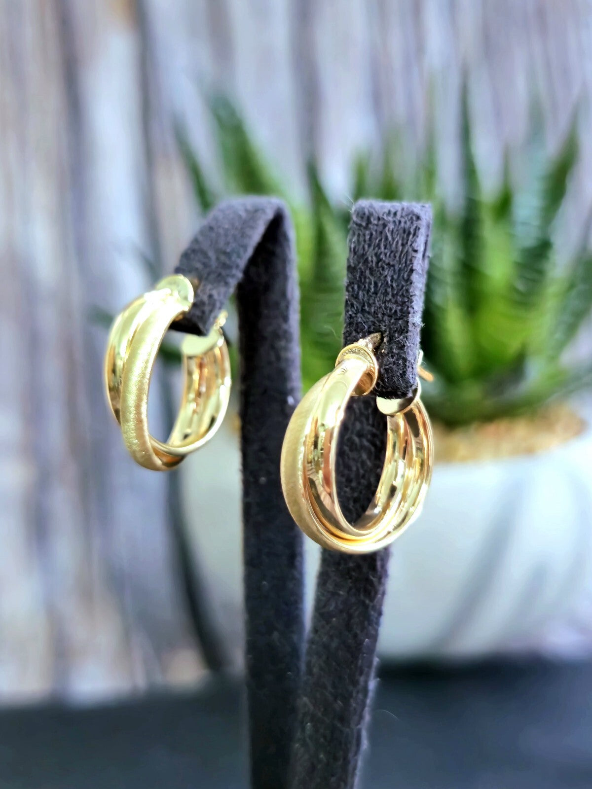 9ct Solid Yellow Gold Crossed Hoop Earrings 22mm Twist Hoops Matt/Shiny Hinge