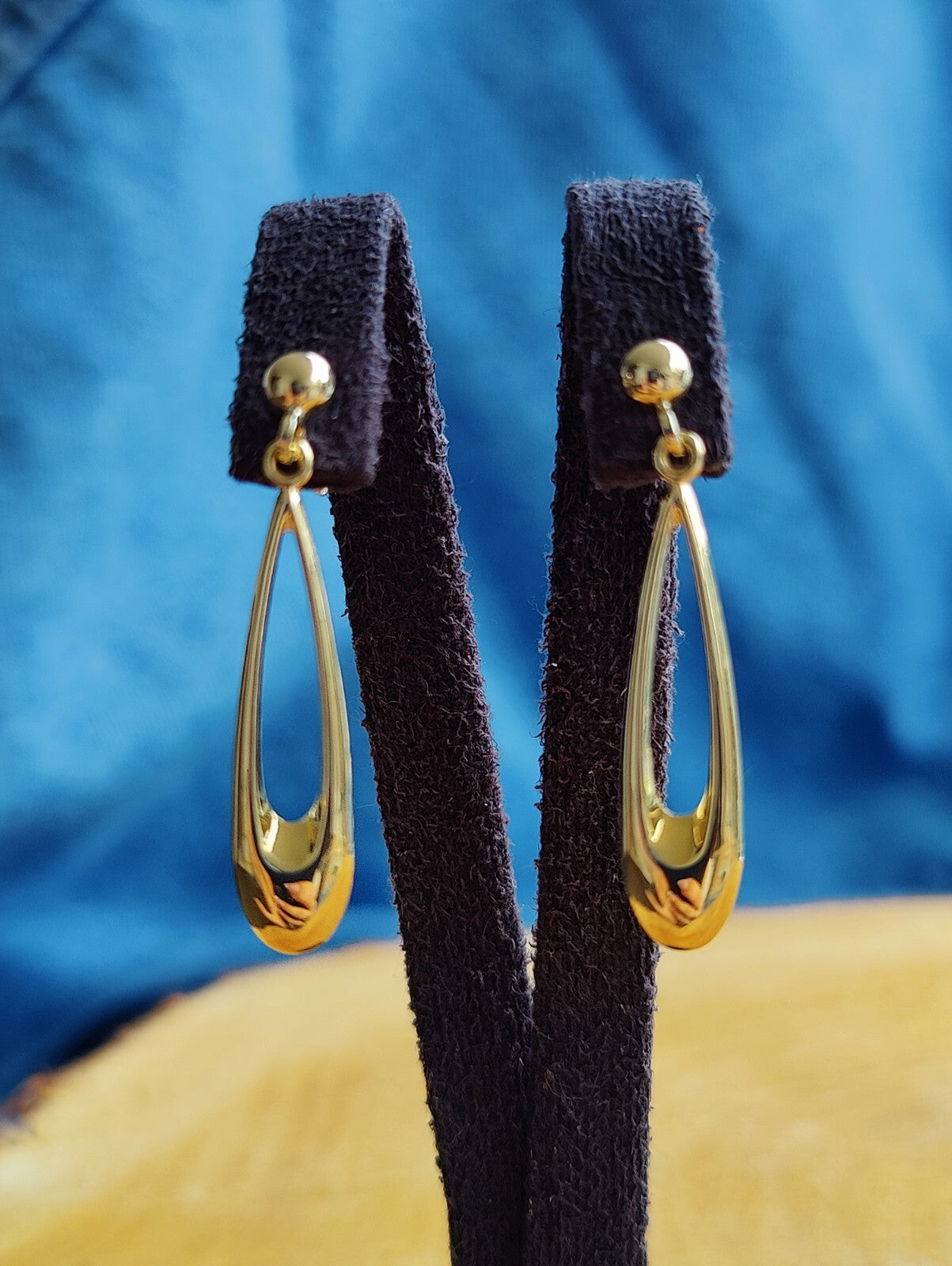 New 9ct Yellow Gold Drop Dangly Earrings Leverback Hallmarked Classic Stud