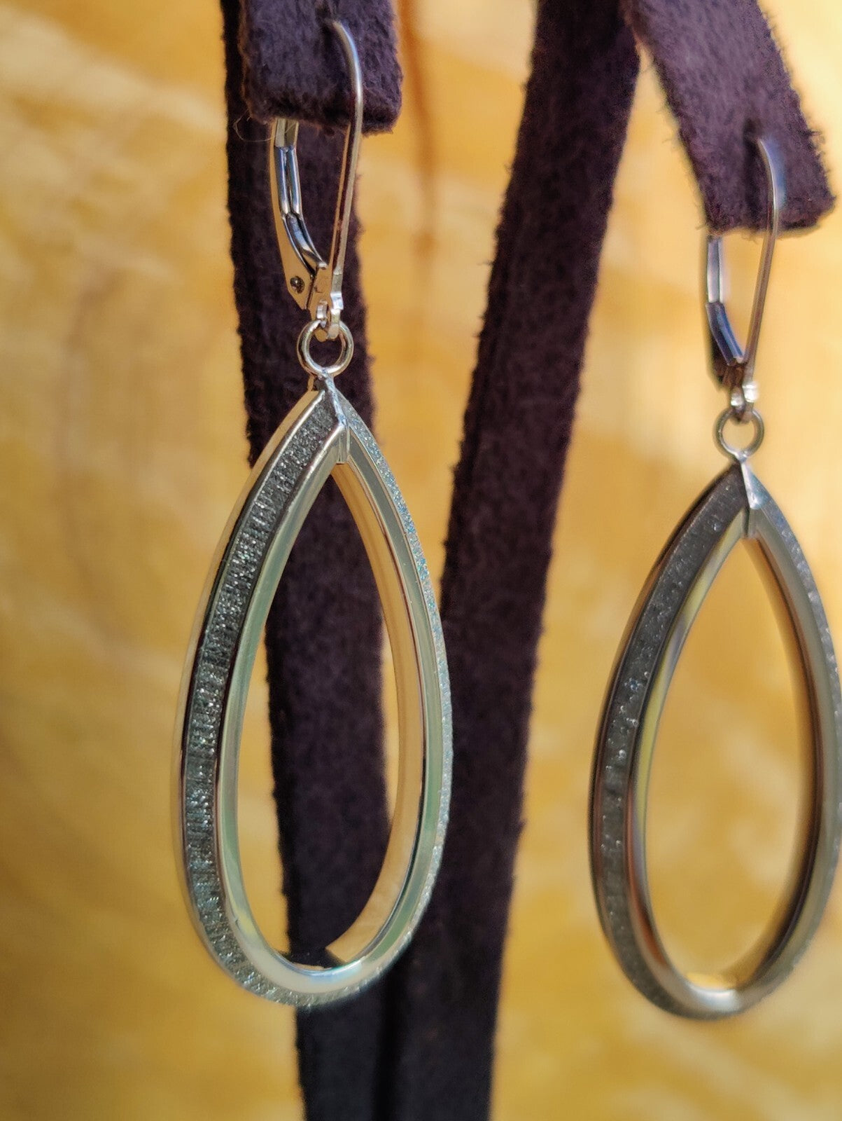 NEW Sparklig OVAL Drop Dangling Earrings 9ct White Gold Leverback Hallmarked