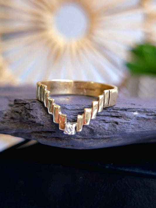 Lovely 9ct Yellow Gold V Shape Ring With Diamond Size P 4mm Band Hallmarked