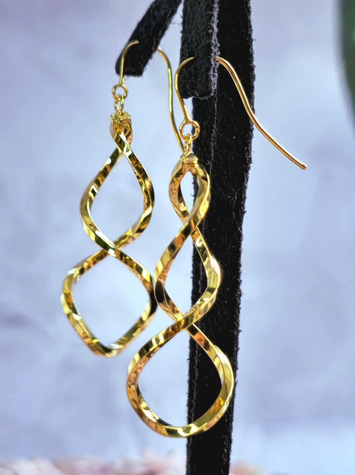 Lovely Solid 9ct Yellow Gold Twist Drop Earrings Hook Clasp Hallmarked 375 Twirl