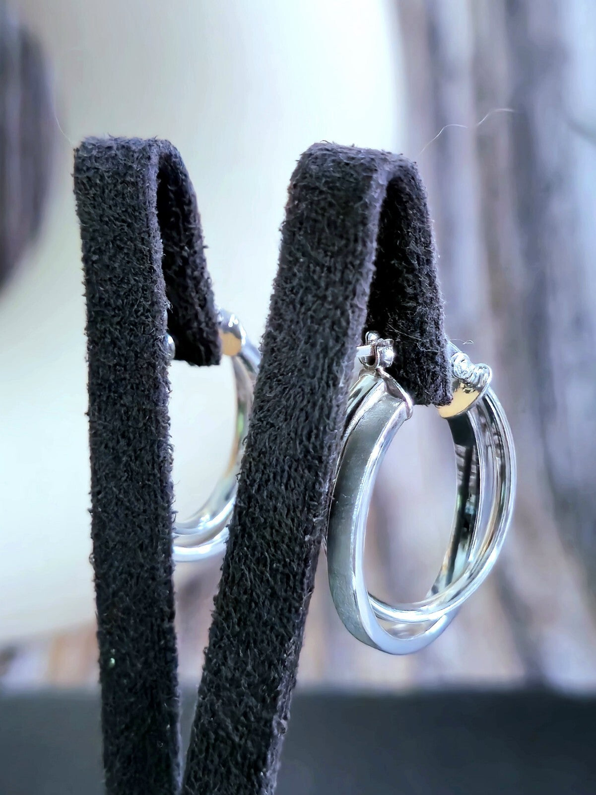 9ct Solid White Gold Crossed Hoop Earrings 26mm Twist Hoops Matt/Shiny Hinge