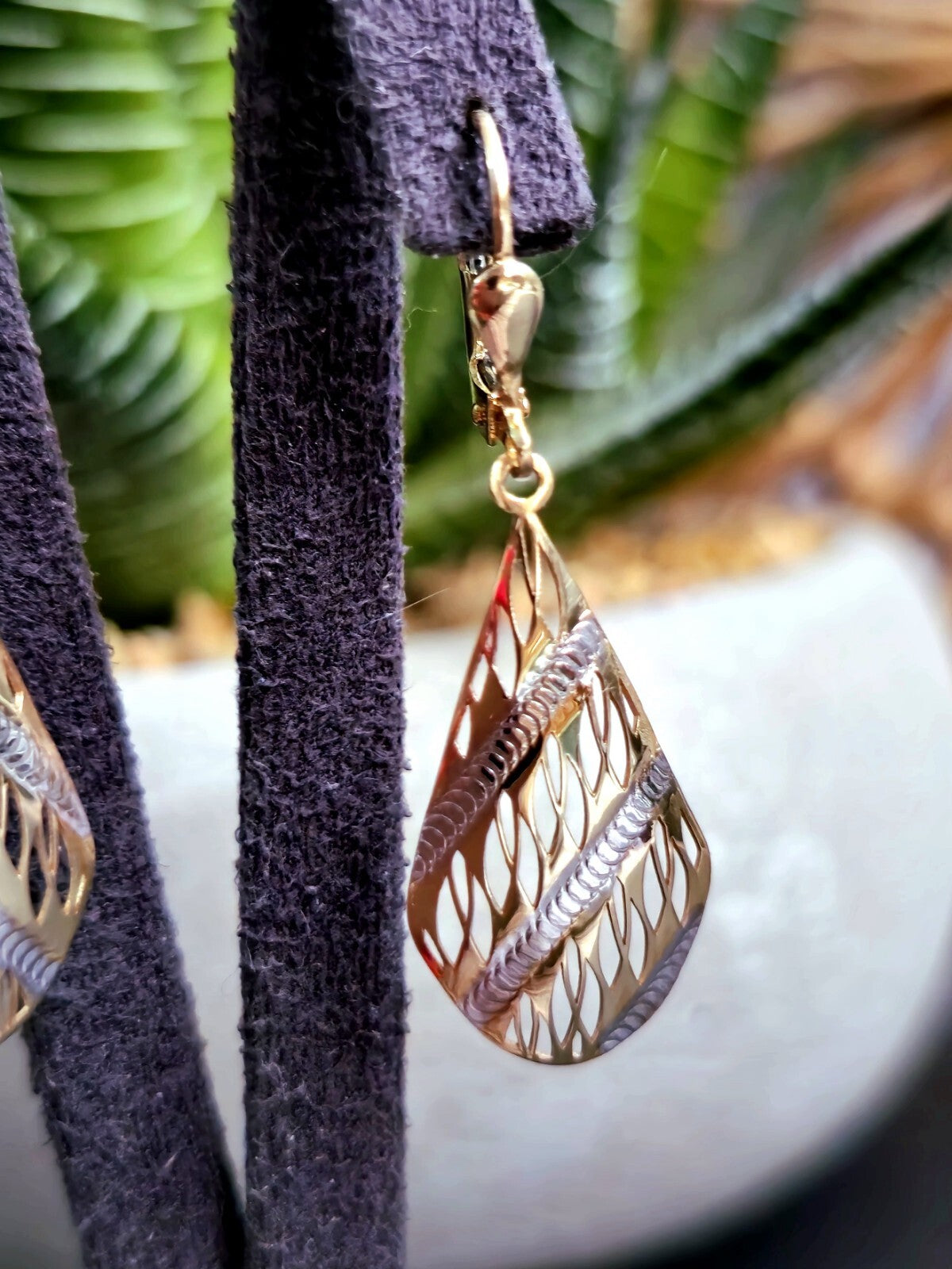 New 9ct Yellow/White Gold Solid Drop Teardrop Earrings Lever back Pattern
