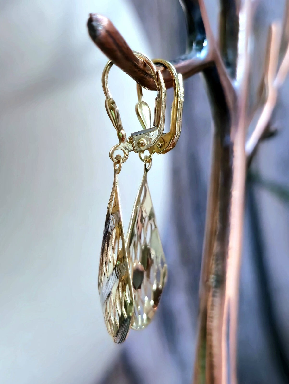 New 9ct Yellow/White Gold Solid Drop Teardrop Earrings Lever back Pattern