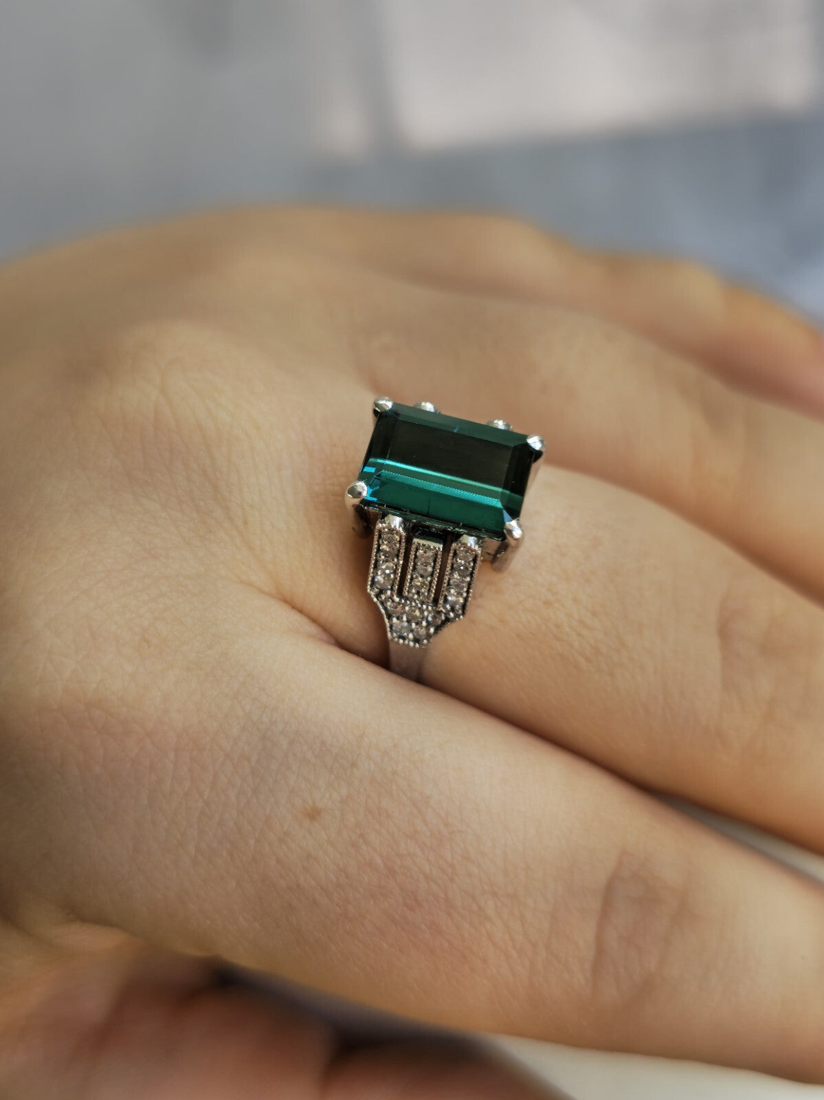 Stunning 18ct White Gold Green Tourmaline/Diamond Dress Ring Cocktail size Q+