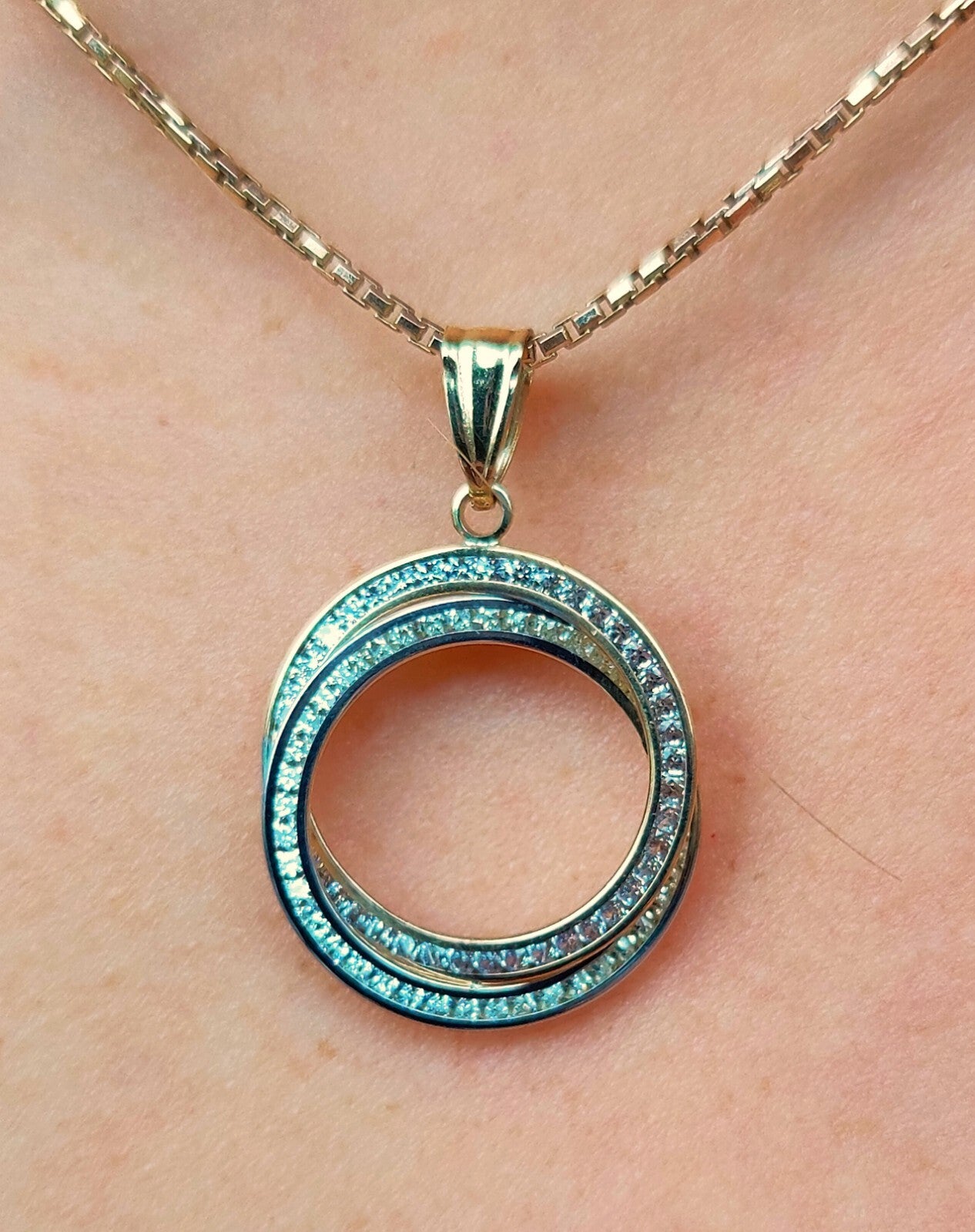 New Round Solid 9ct Yellow Gold Cubic Zirconia Pendant Double Twisted Circle CZ