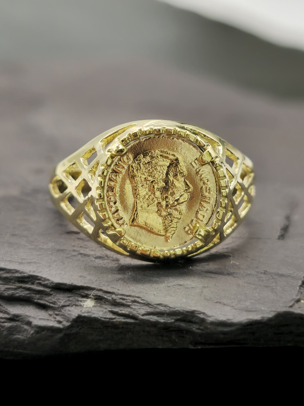 New 9ct Yellow Gold Signet Small Coin-Looking Like Ring size R Pinky Finger 12m
