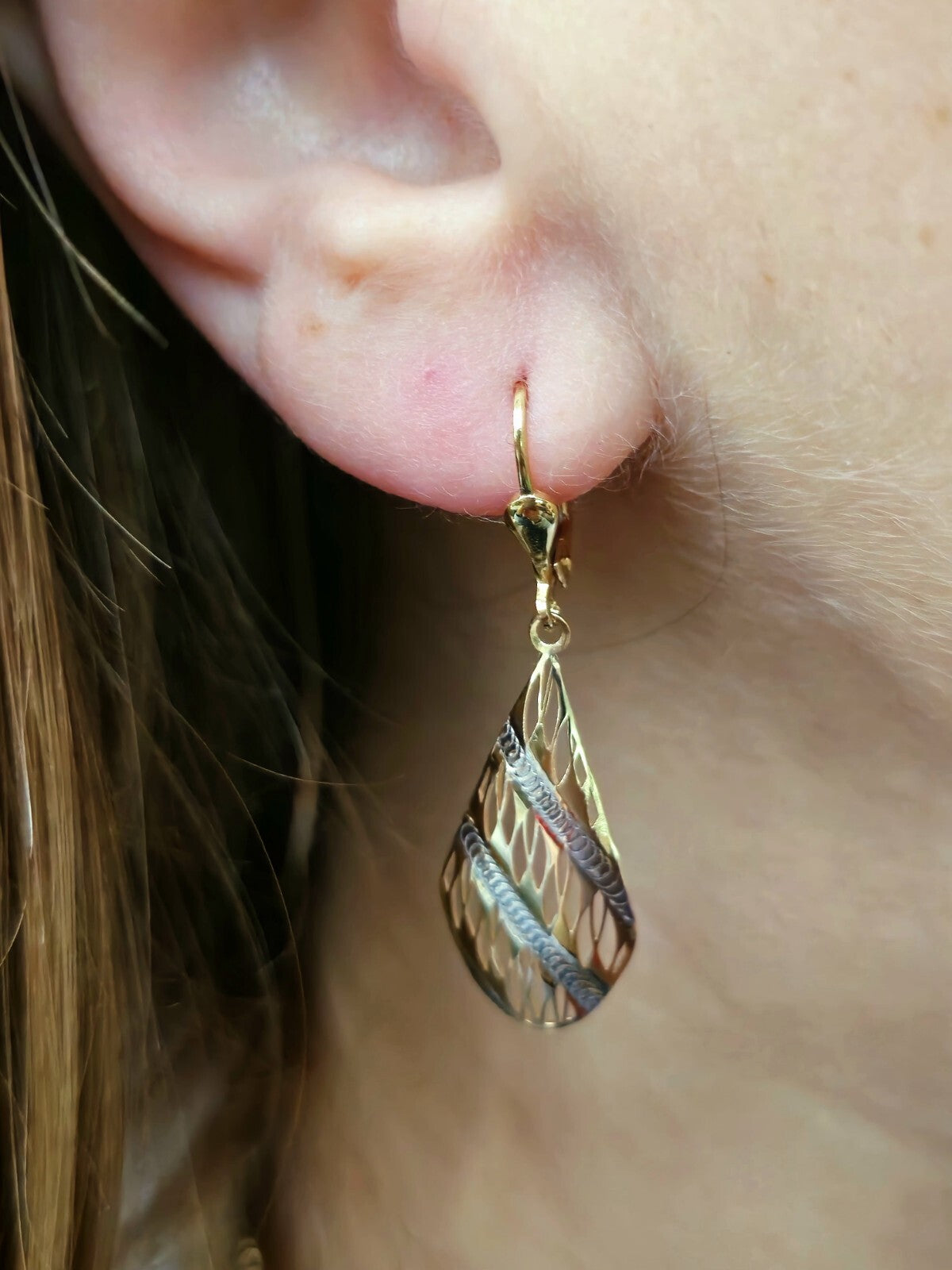 New 9ct Yellow/White Gold Solid Drop Teardrop Earrings Lever back Pattern