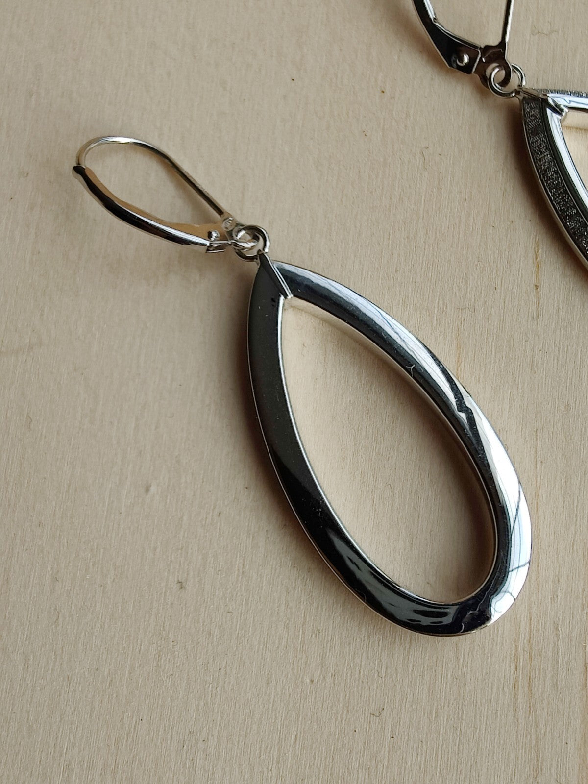 NEW Sparklig OVAL Drop Dangling Earrings 9ct White Gold Leverback Hallmarked