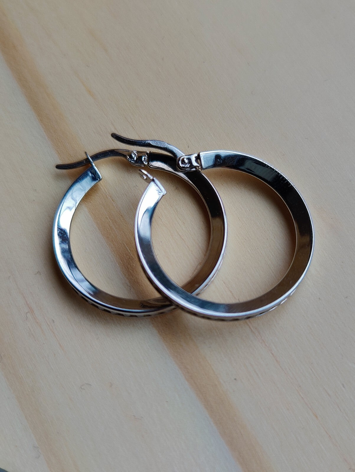 9K White Gold Hoops Cubic Zirconia Earrings 3.0 grams 25mm Hallmarked New CZ