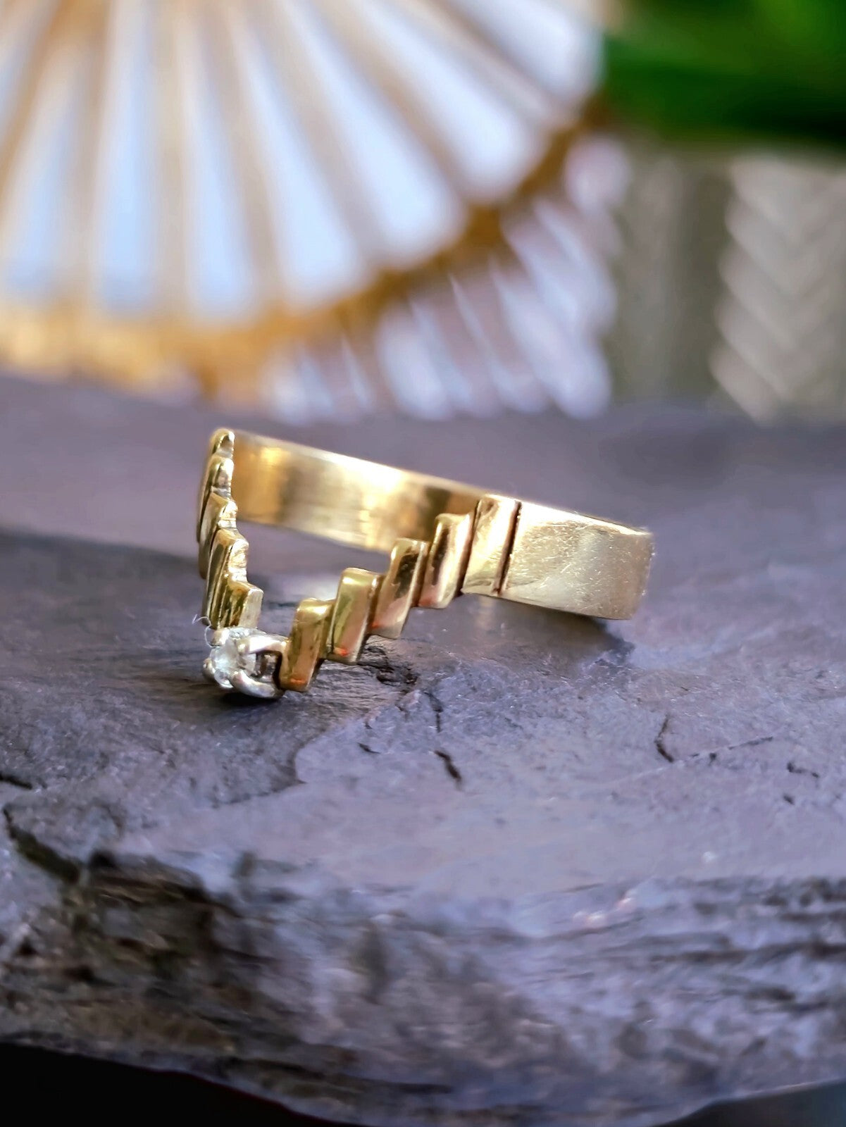 Lovely 9ct Yellow Gold V Shape Ring With Diamond Size P 4mm Band Hallmarked