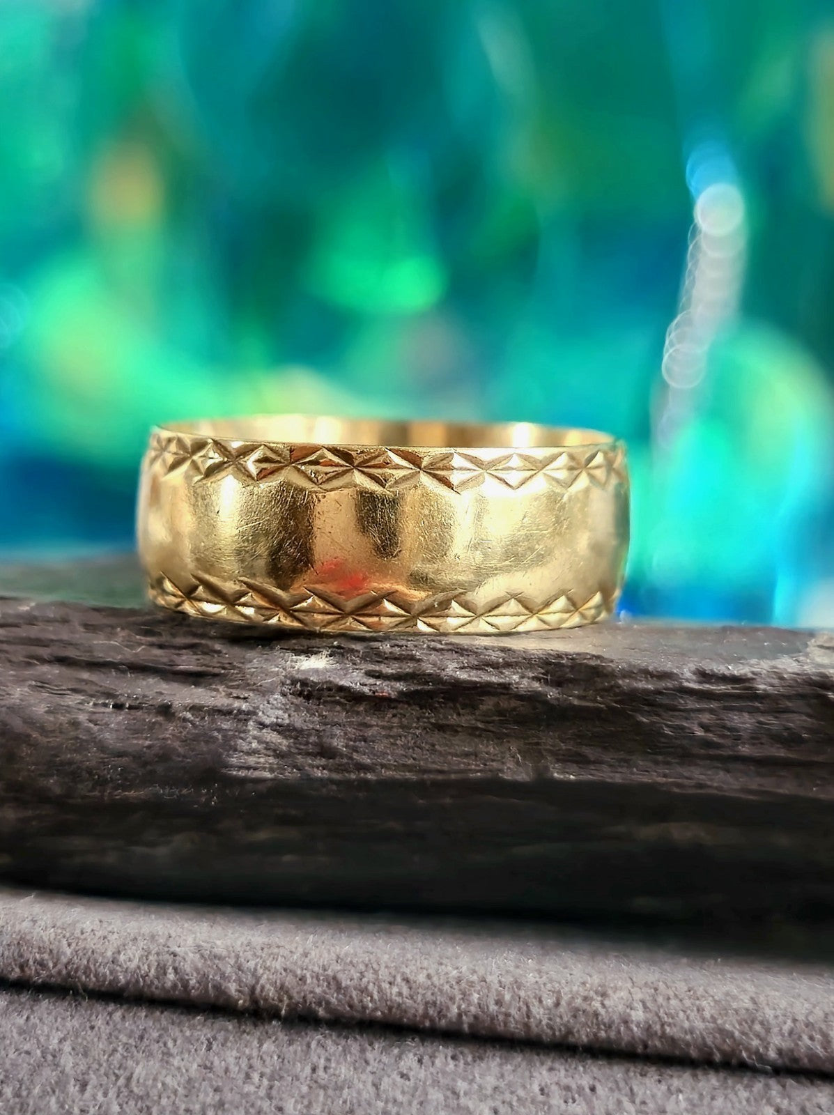 Solid 9ct Yellow Gold Wedding Band Ring with Pattern 7mm wide size: N 4grams