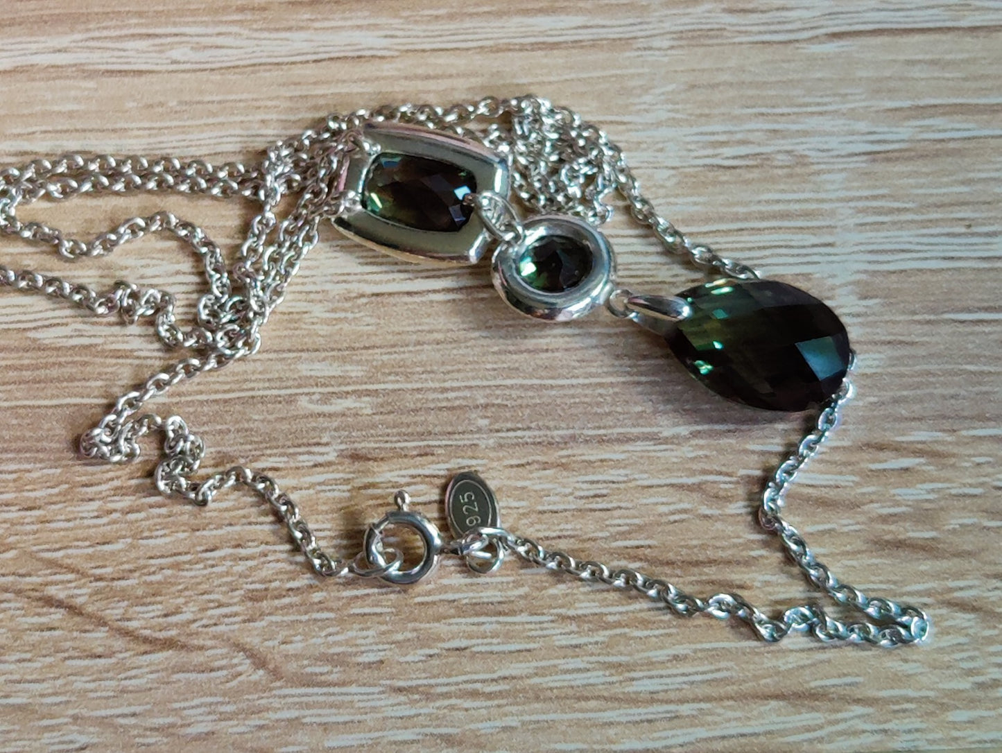 Lovely green stone silver 925 dress necklace length 26cm hallmarked