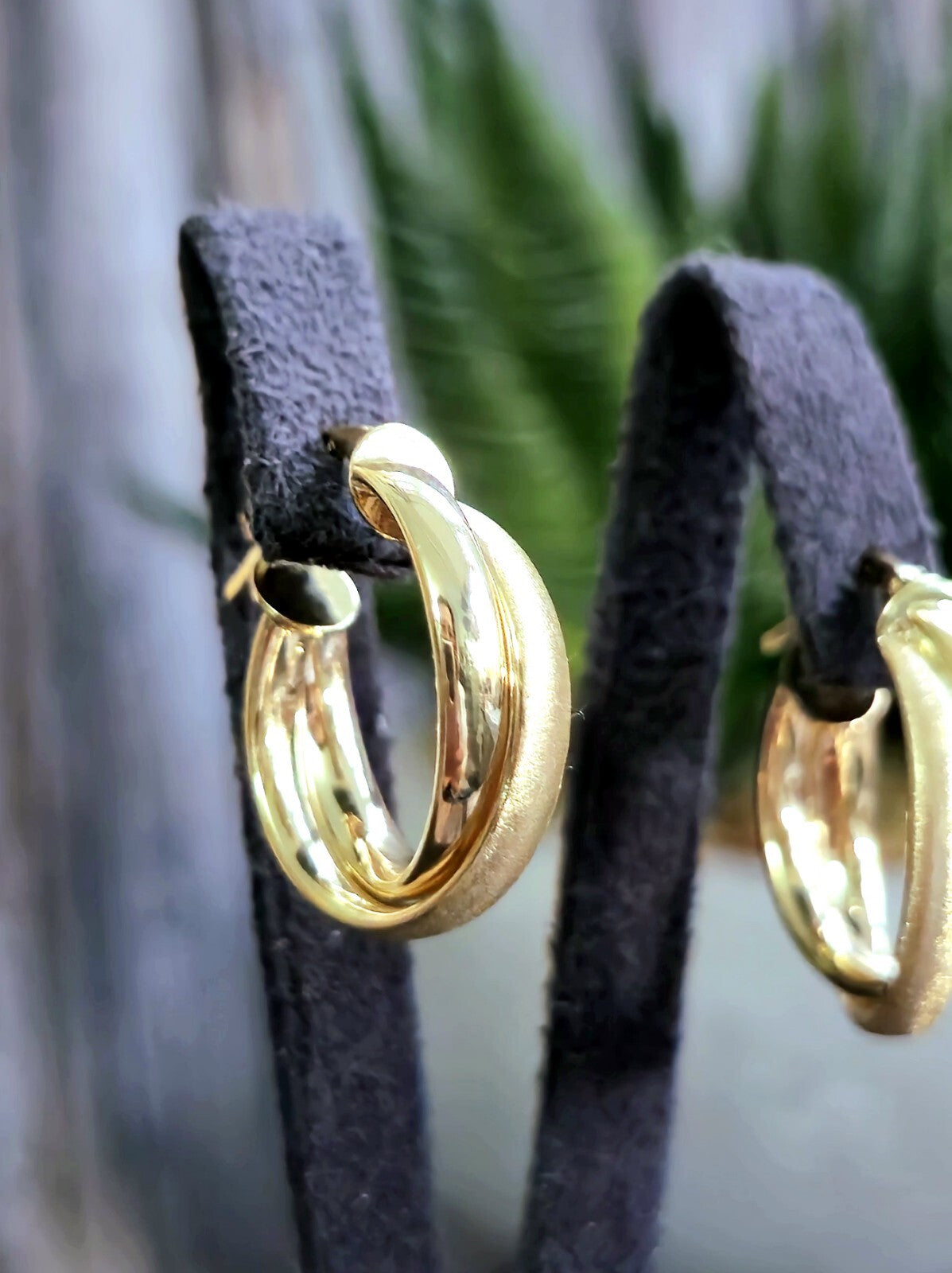 9ct Solid Yellow Gold Crossed Hoop Earrings 22mm Twist Hoops Matt/Shiny Hinge