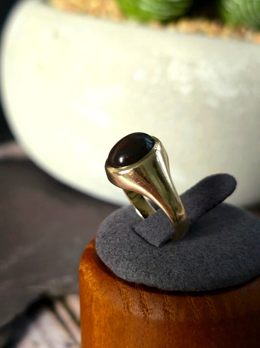 Cute Solid 9ct Yellow Gold Red/Green Onyx Ring Oval Cabochon size 'I' Signet