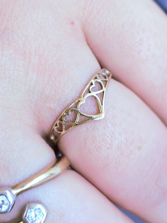 Cute 9ct Yellow Gold Ring With Hearts V Shape Size N Hallmarked