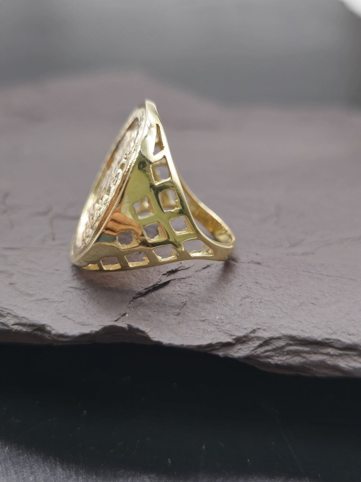 New Solid 9ct Yellow Gold Signet Full Sovereign Coin Ring size L 22mm Hallmarked