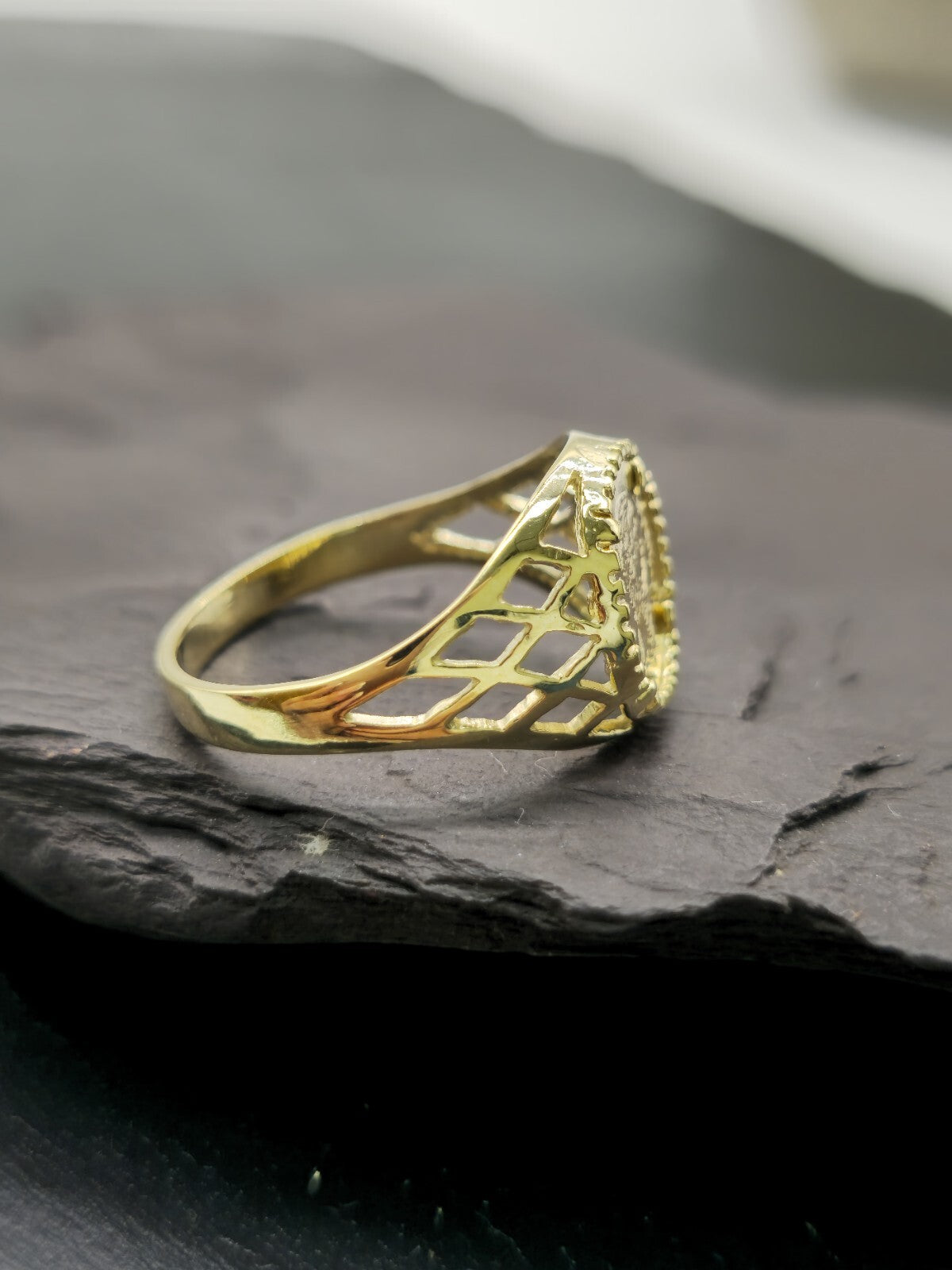 New 9ct Yellow Gold Signet Small Coin-Looking Like Ring size R Pinky Finger 12m