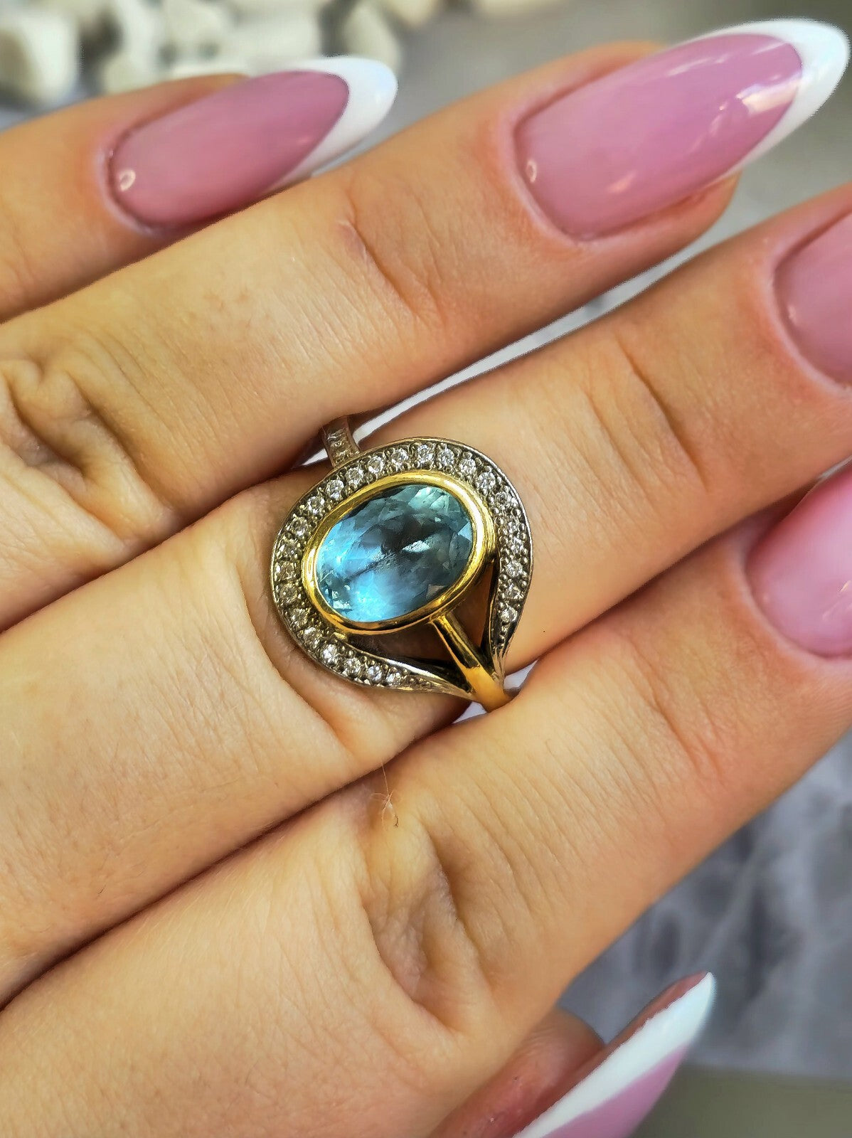 Stunning 18ct Yellow Gold Aquamarine/Diamond Dress Ring Cocktail size M+ Oval