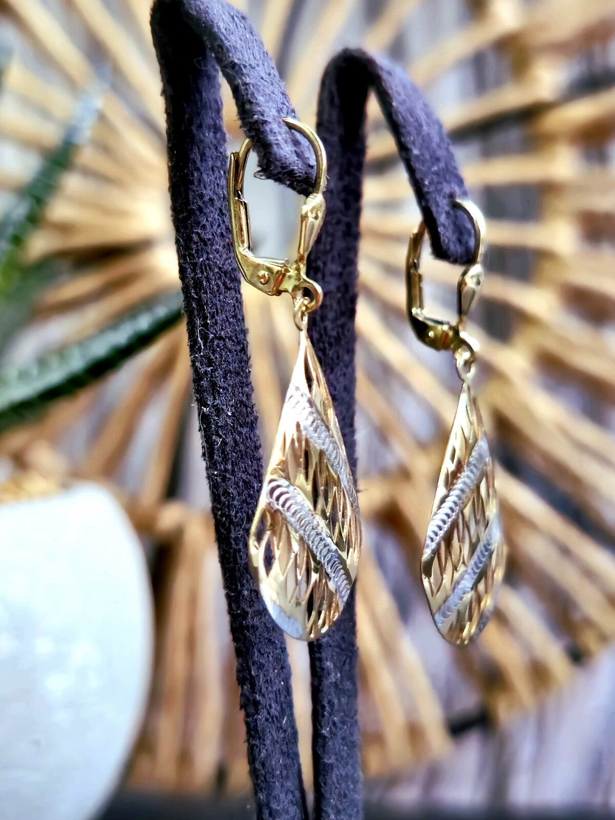 New 9ct Yellow/White Gold Solid Drop Teardrop Earrings Lever back Pattern